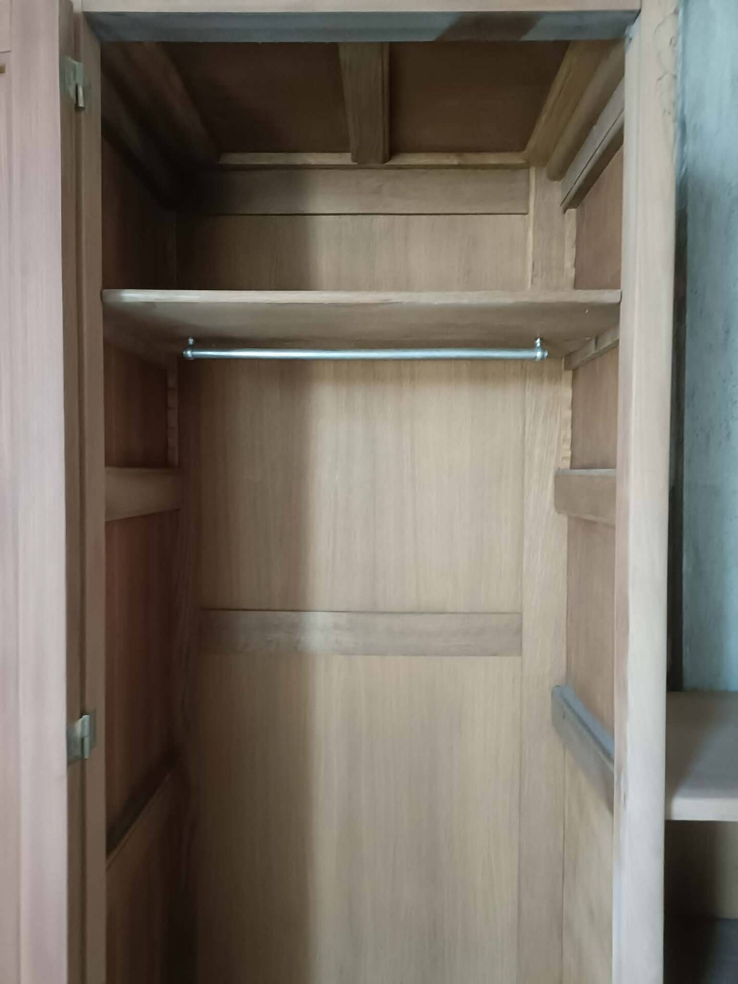 Armoire asymétrique