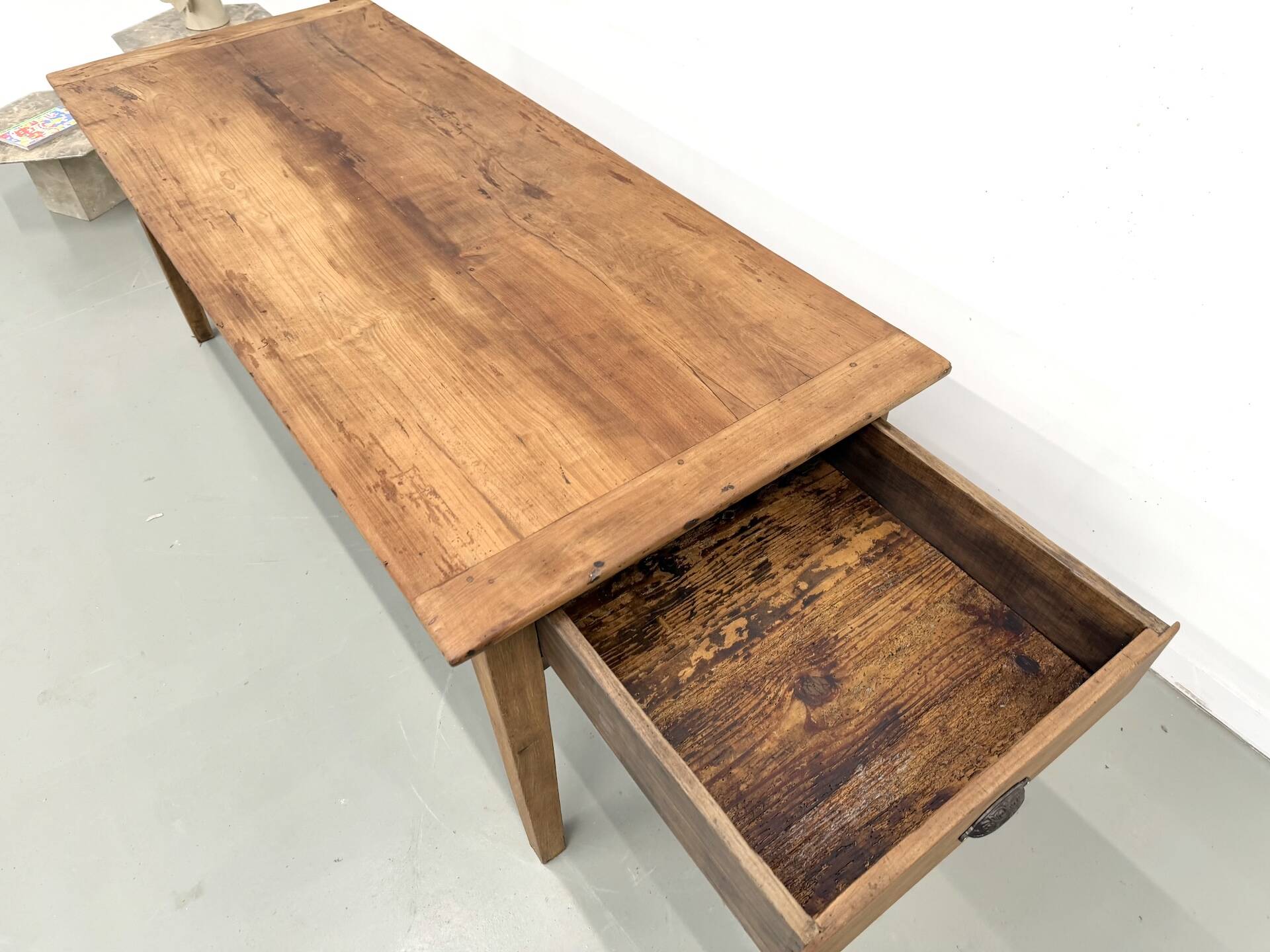 Solid walnut table - Tapered legs