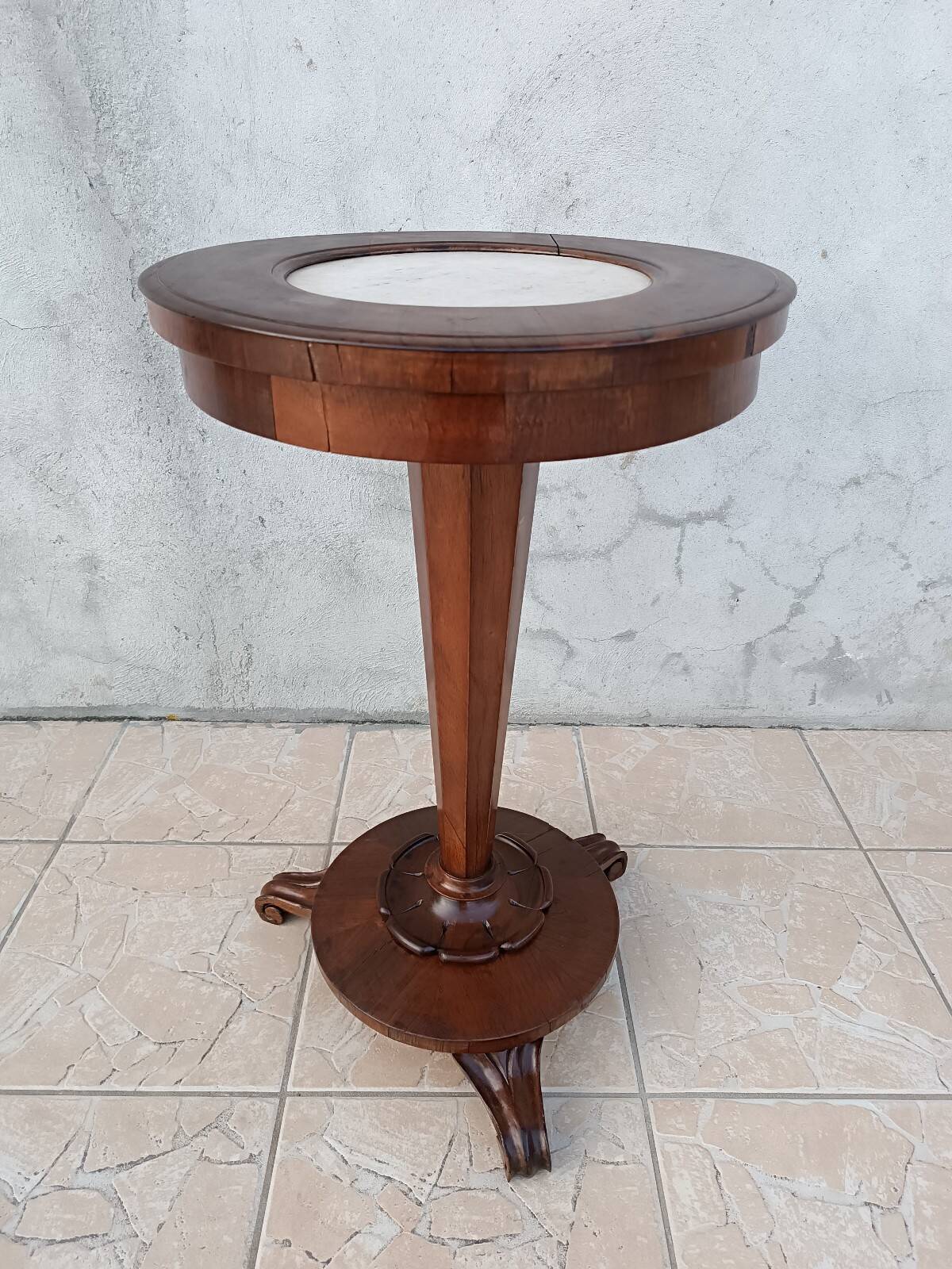 Art Nouveau side table in walnut and marble