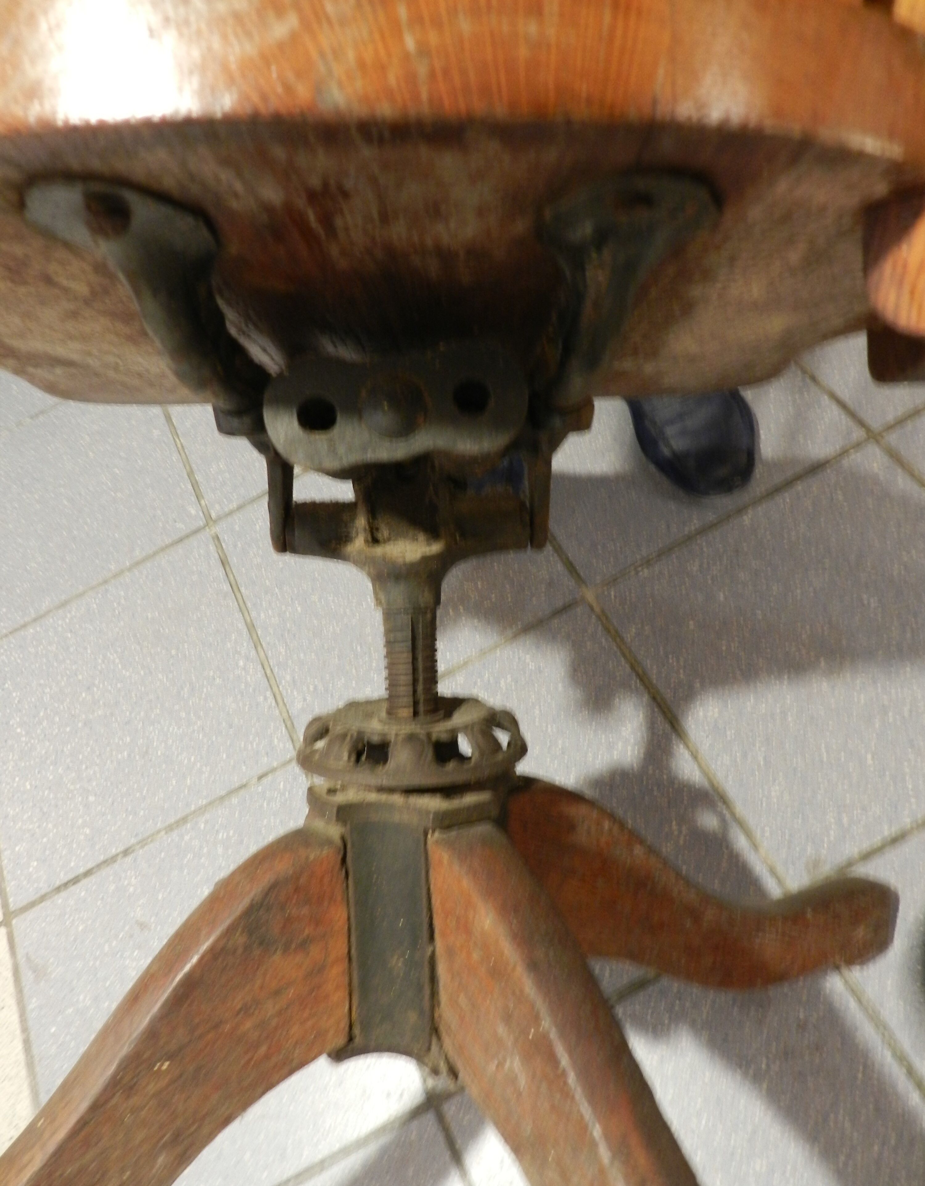 1930s swivel office chair