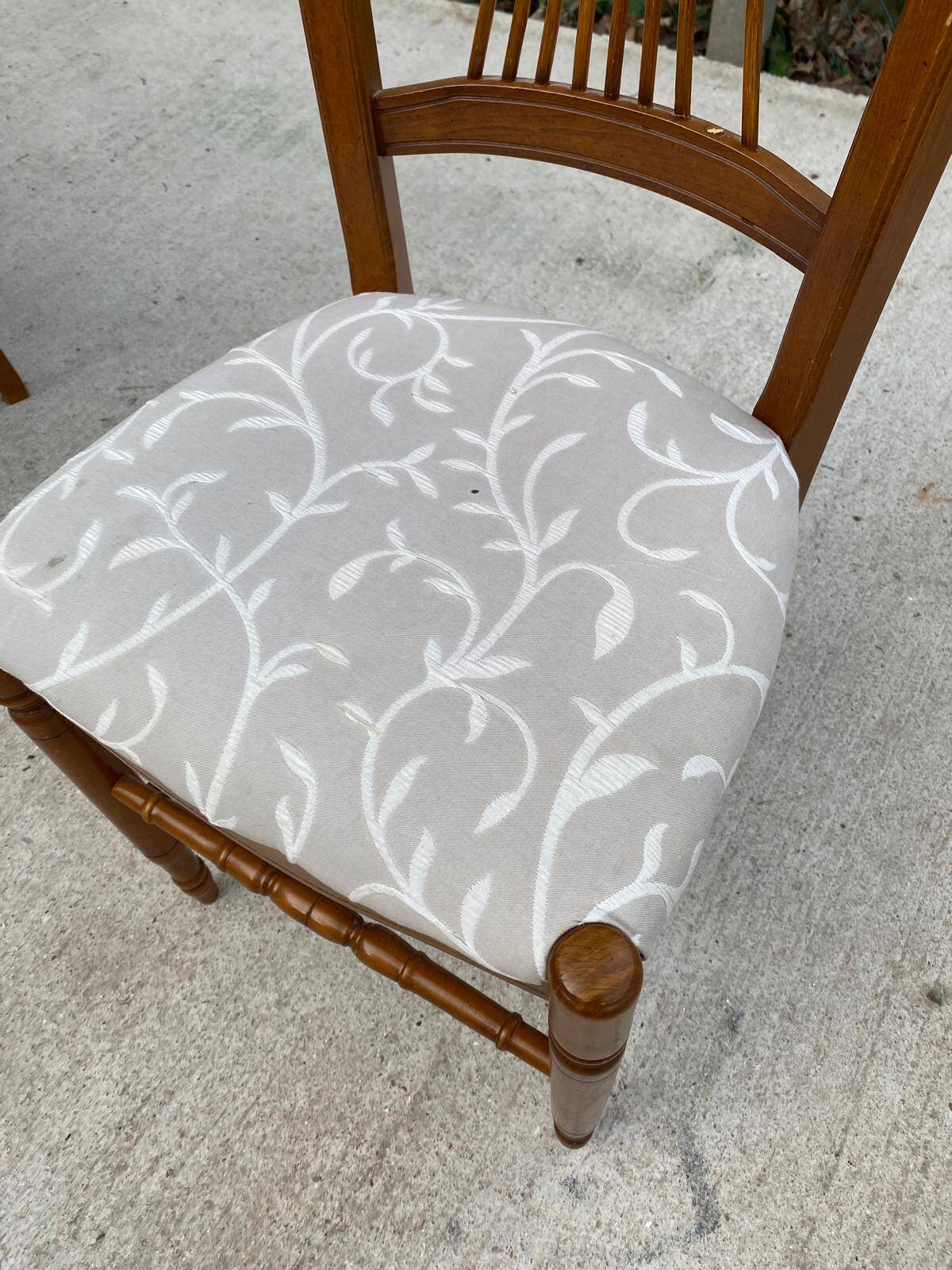 6 vintage dining room chairs in solid wood and gray fabric