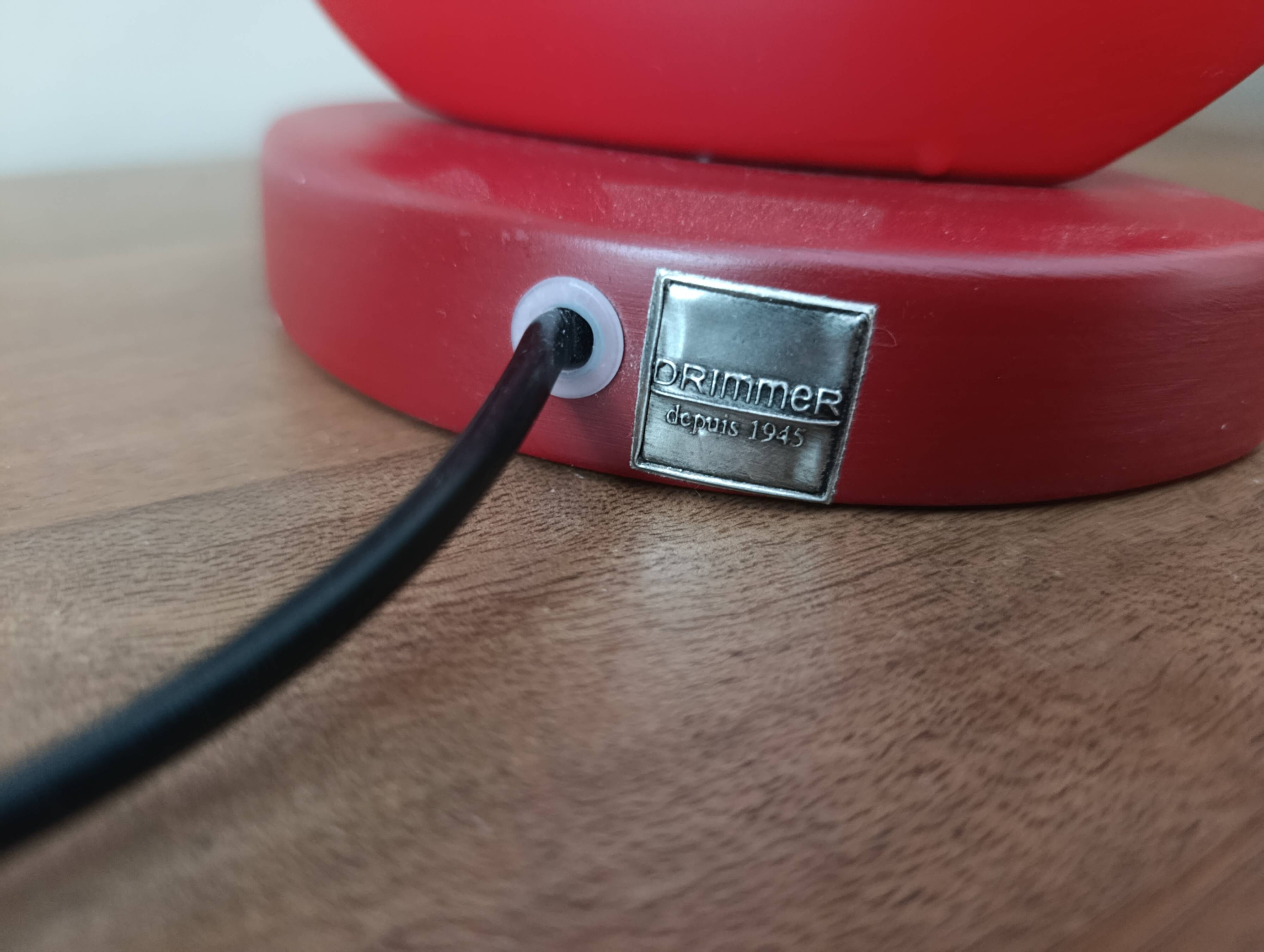 Modern red table lamp – Drimmer Edition (Neo-pop style | 70s/80s)