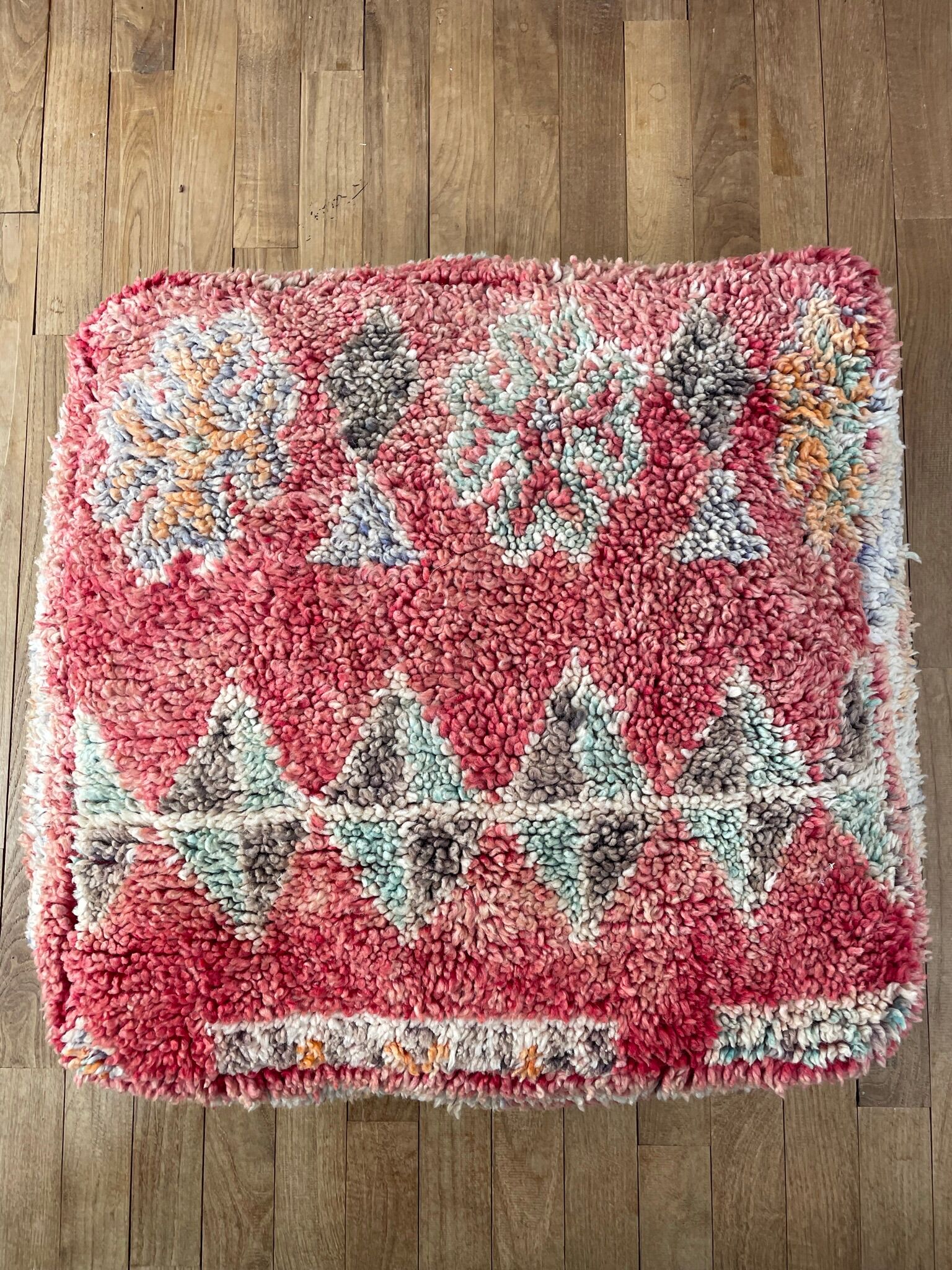 Moroccan Berber pouf colored in Terracotta wool