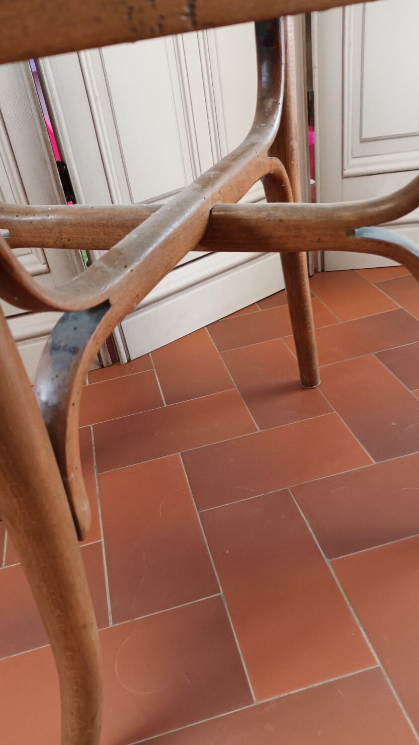 Curved wood bistro chair