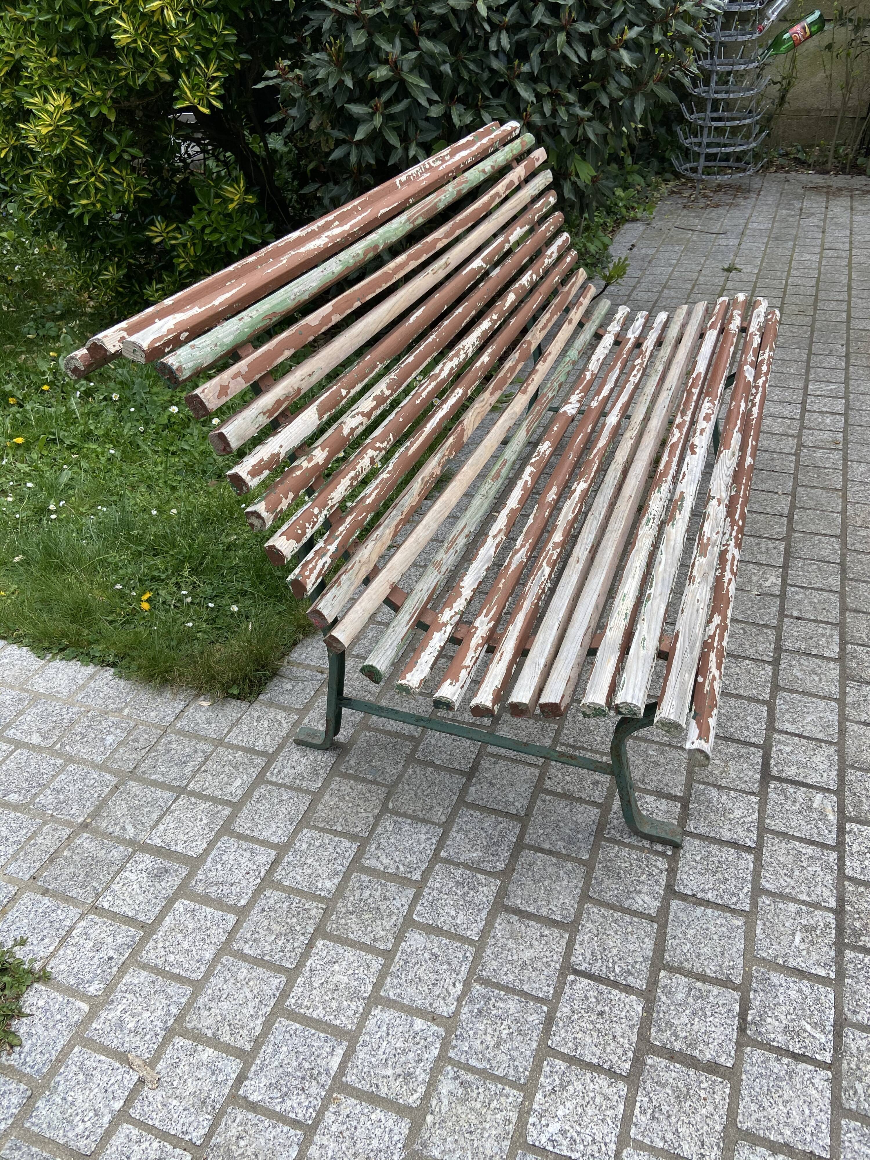 Banc de jardin parisien ancien en fer forgé et bois