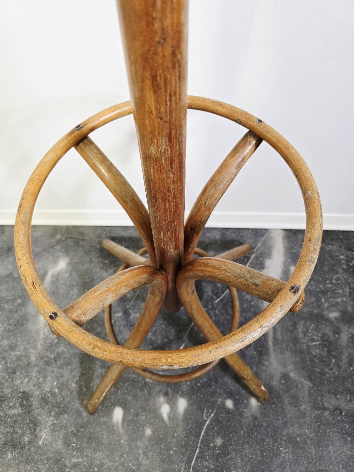 Porte-manteau et porte-chapeau en bois courbé