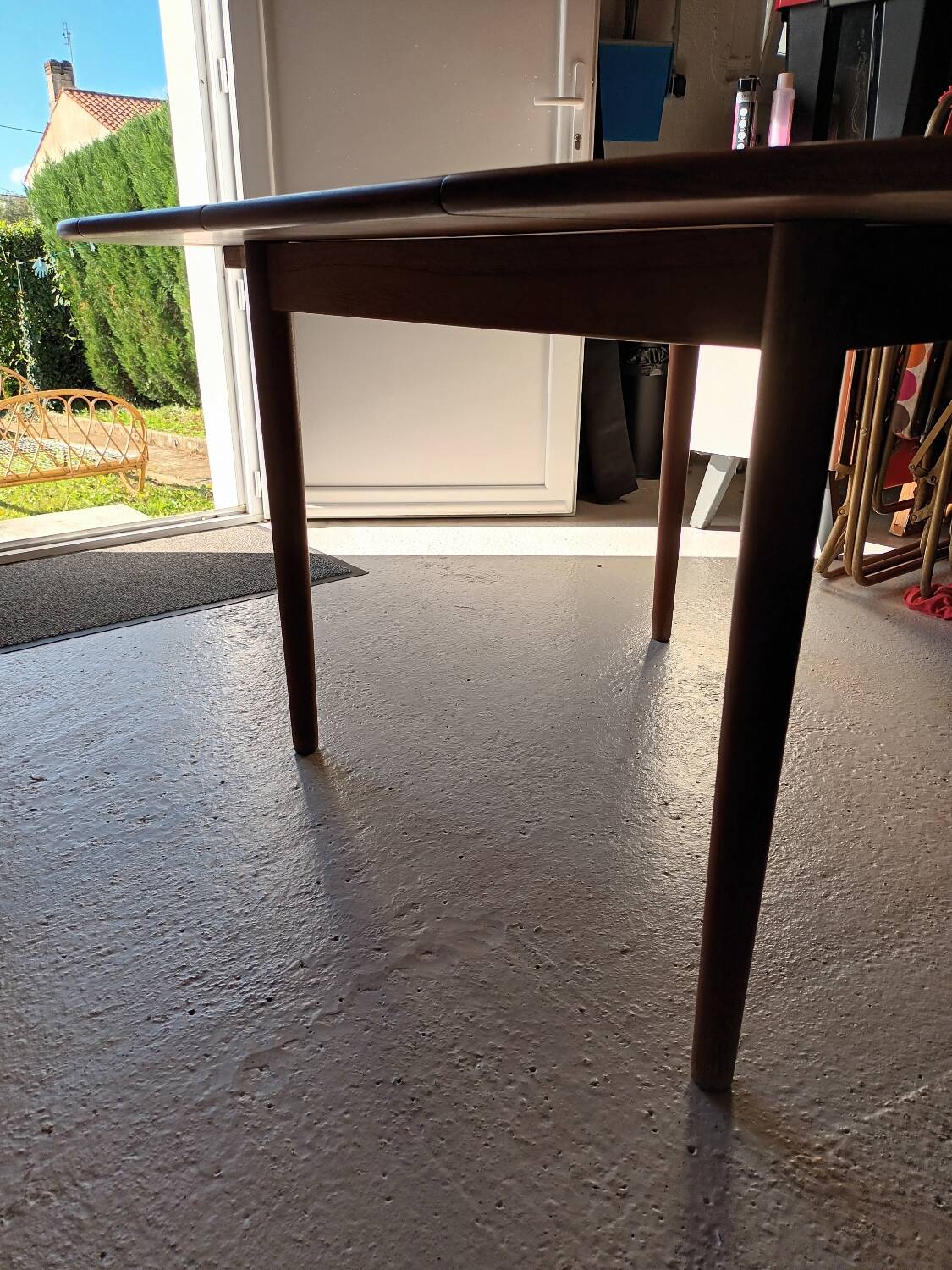 Scandinavian round table