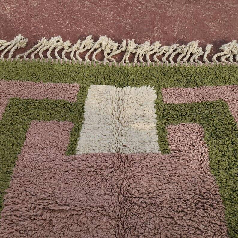 Handmade pure wool rug, size 250 x 250 cm.