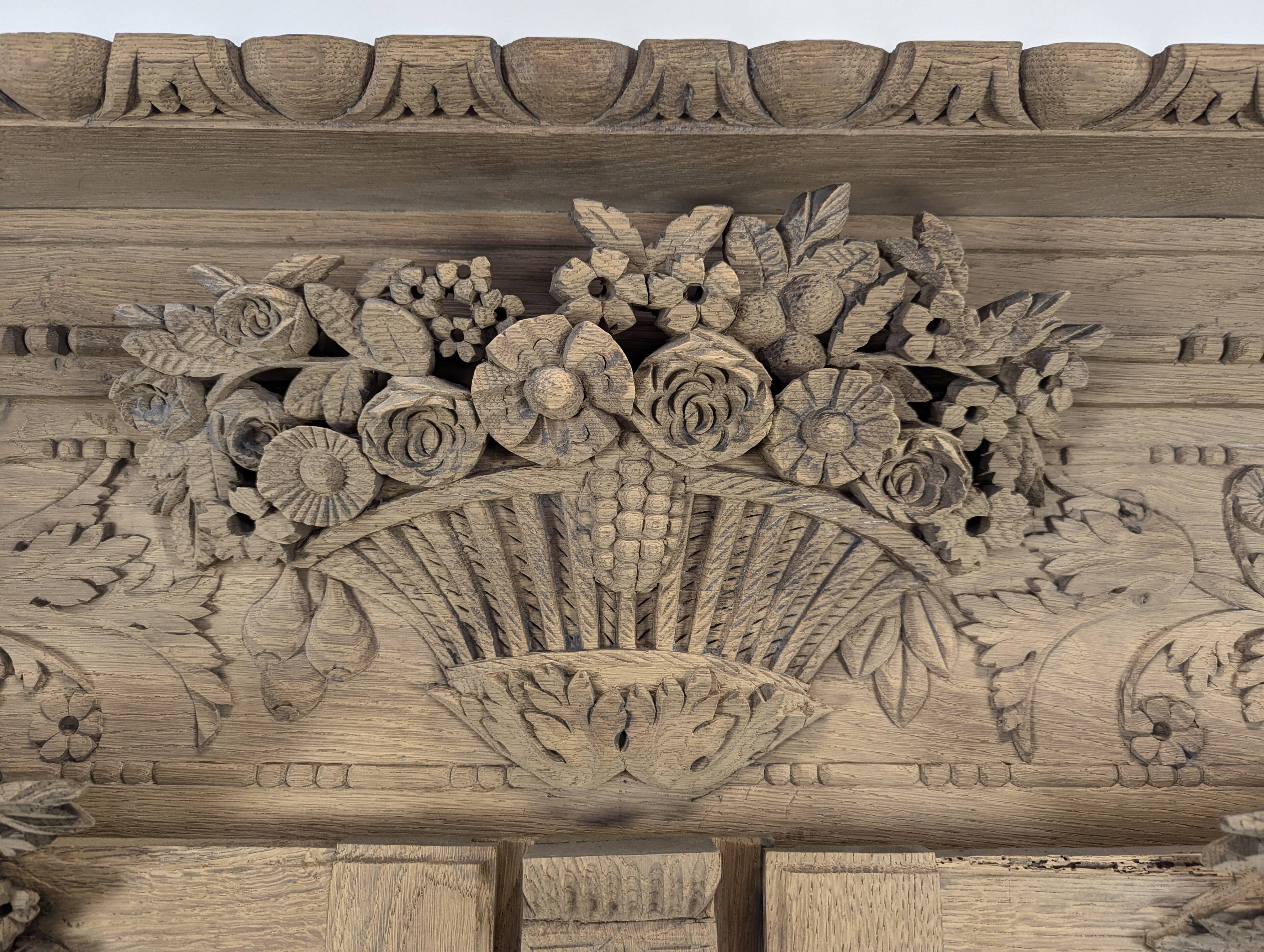 Armoire normande décapée richement sculptée