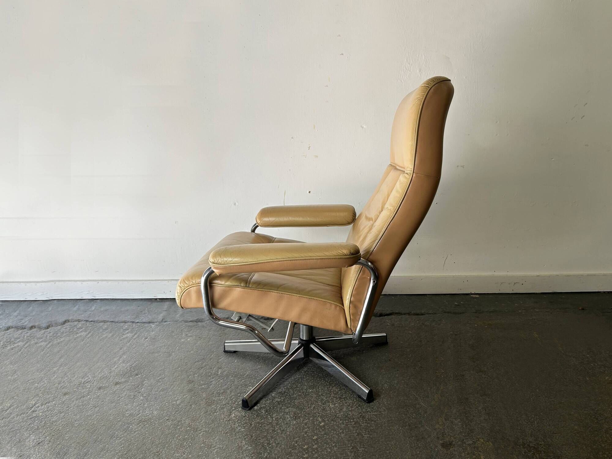 Mid-Century Scandinavian Leather Reclining Lounge Chair Chrome frame 1960s-