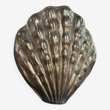 Cast aluminum shell vase