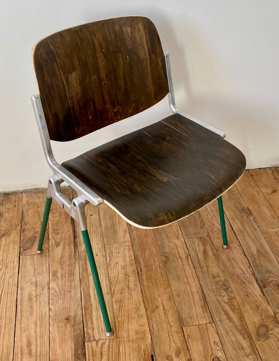 Pair of DSC 106 chairs by Giancarlo Piretti