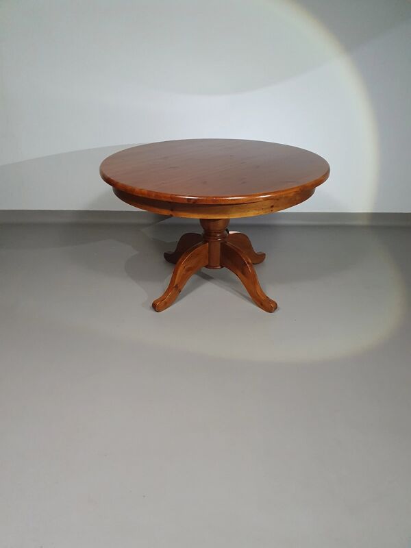 Table à manger en bois de pin des années 70 / table à pieds en colonne en bois au design à 4 pieds avec plateau rond
