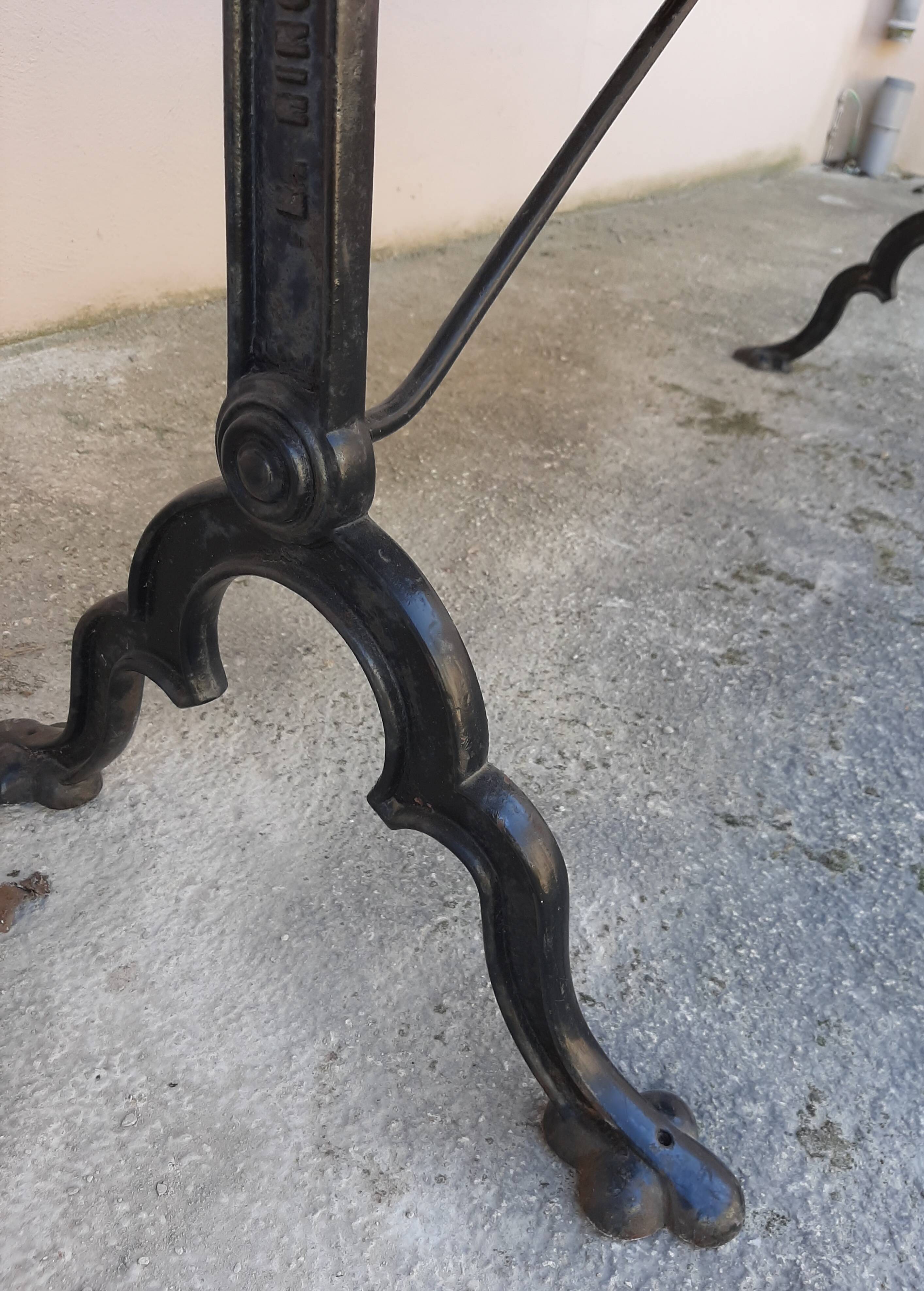 Bistro table pite cast 1900 Paris