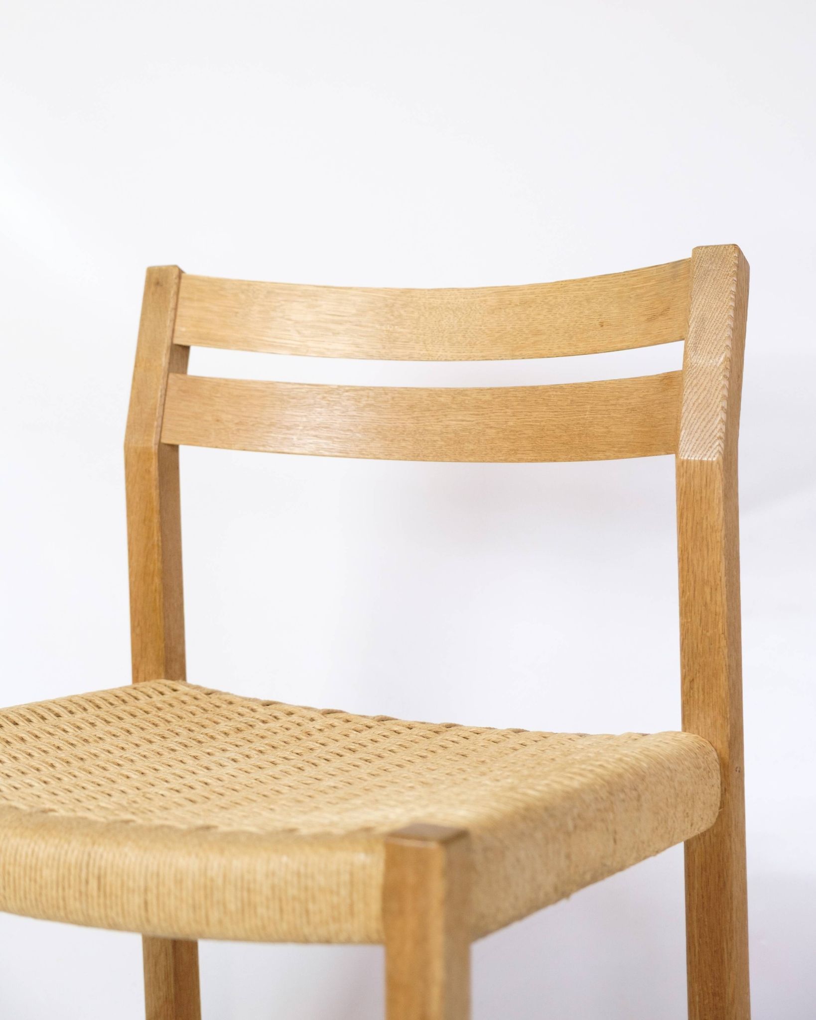 Ensemble de cinq chaises de salle à manger modèle 401 en chêne par Jørgen H. Møller