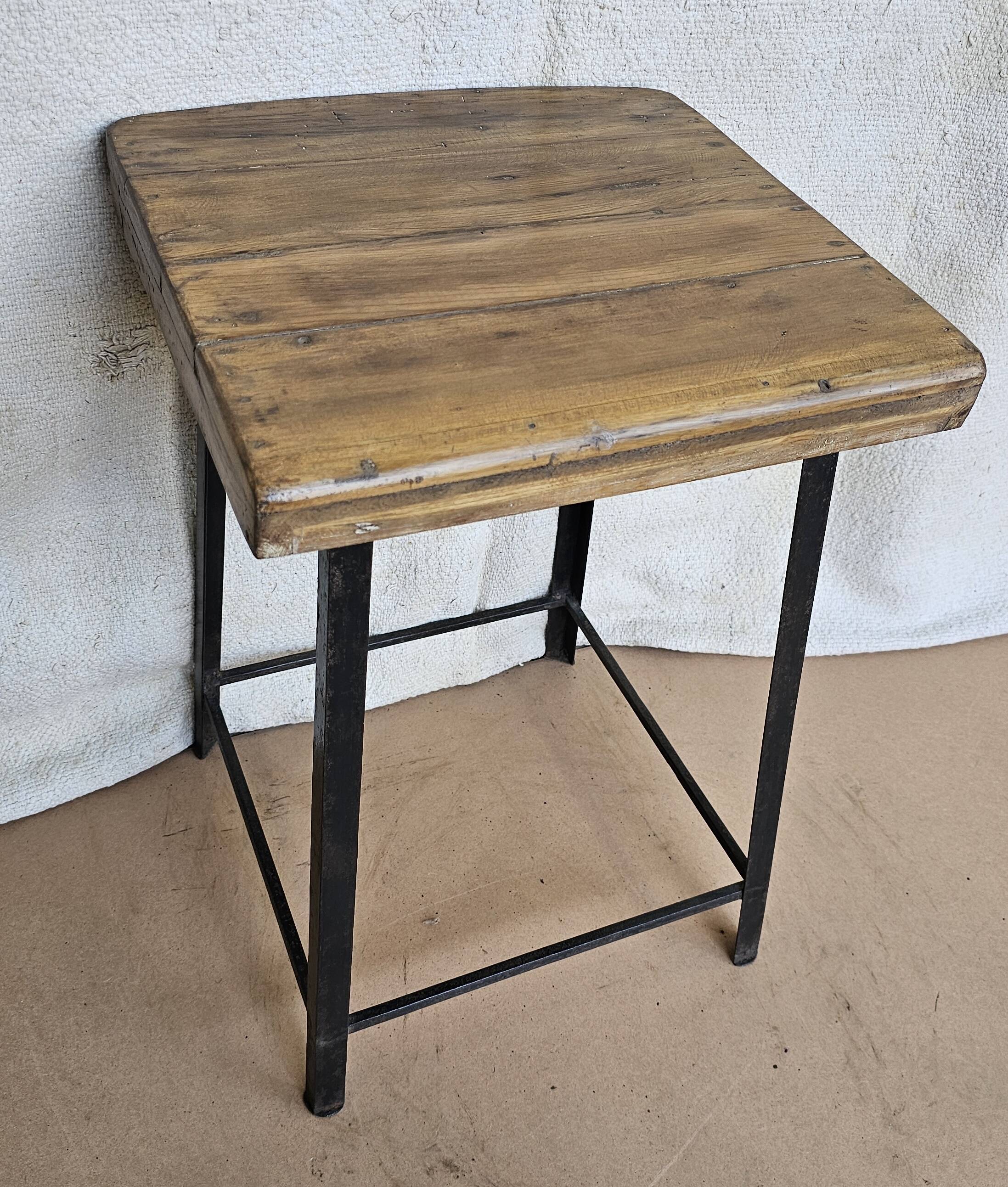 Old workshop stool in wood + wrought iron