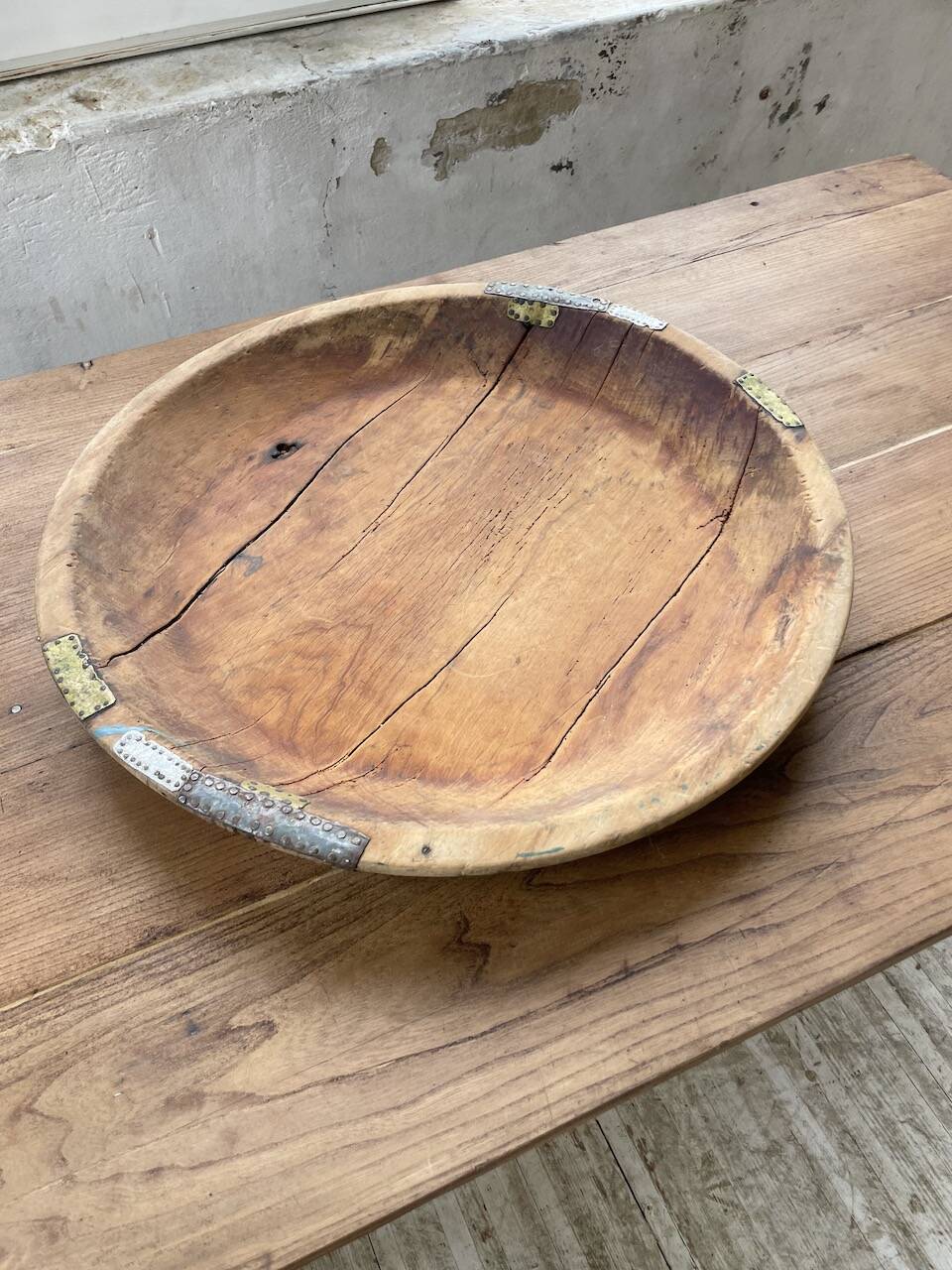 XL round wooden Tuareg dish