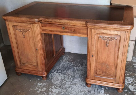 Desk carved counter 1900