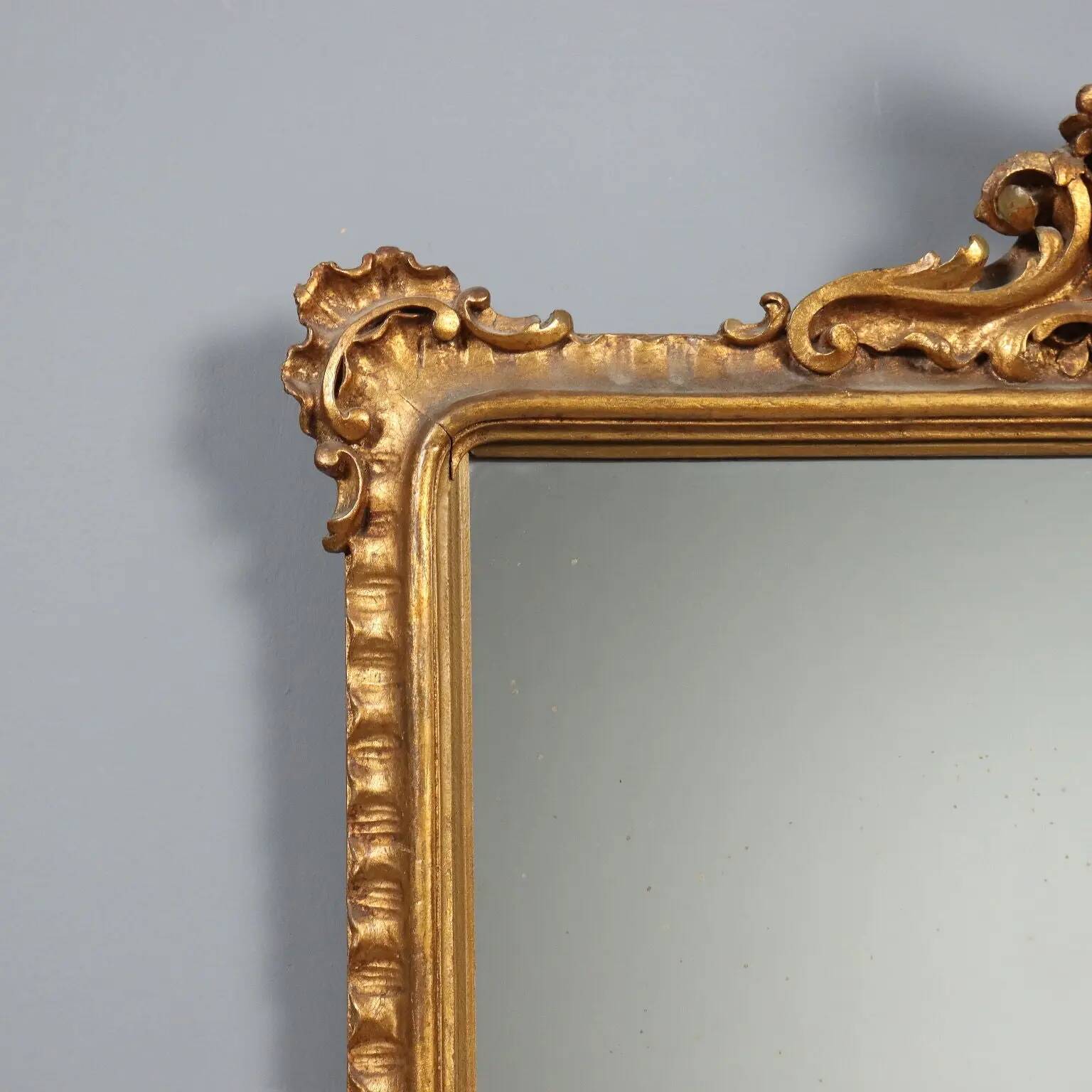 Antique Rococo-style mirror in carved gilded wood, 20th century.
