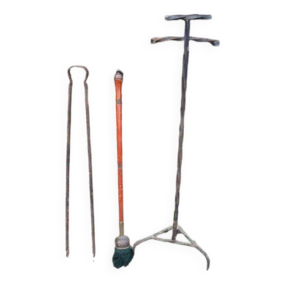 Grand & ancien serviteur de cheminée en fer forgé - 2 accessoires