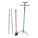 Grand & ancien serviteur de cheminée en fer forgé - 2 accessoires