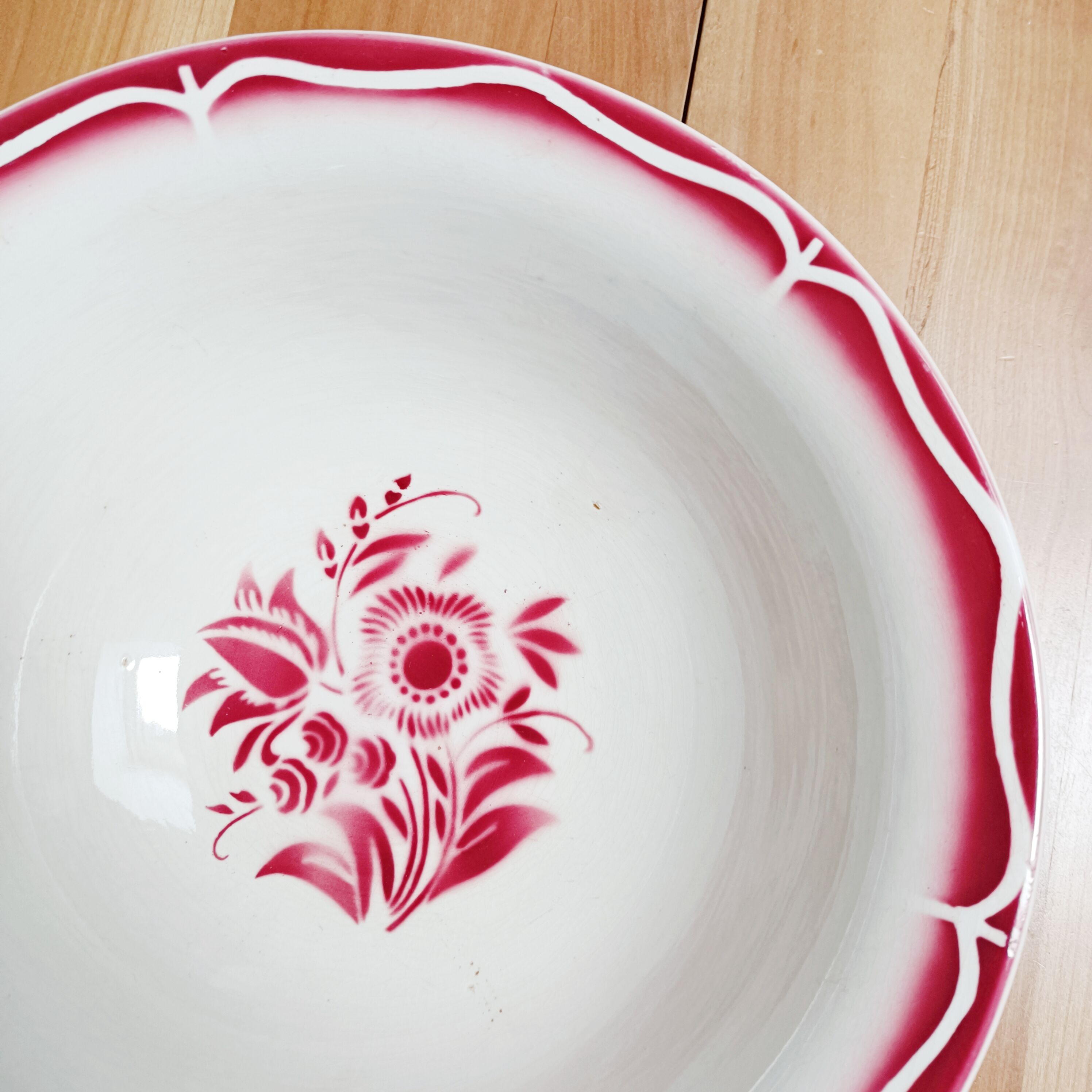 Sarreguemines and Digoin Ala salad bowl