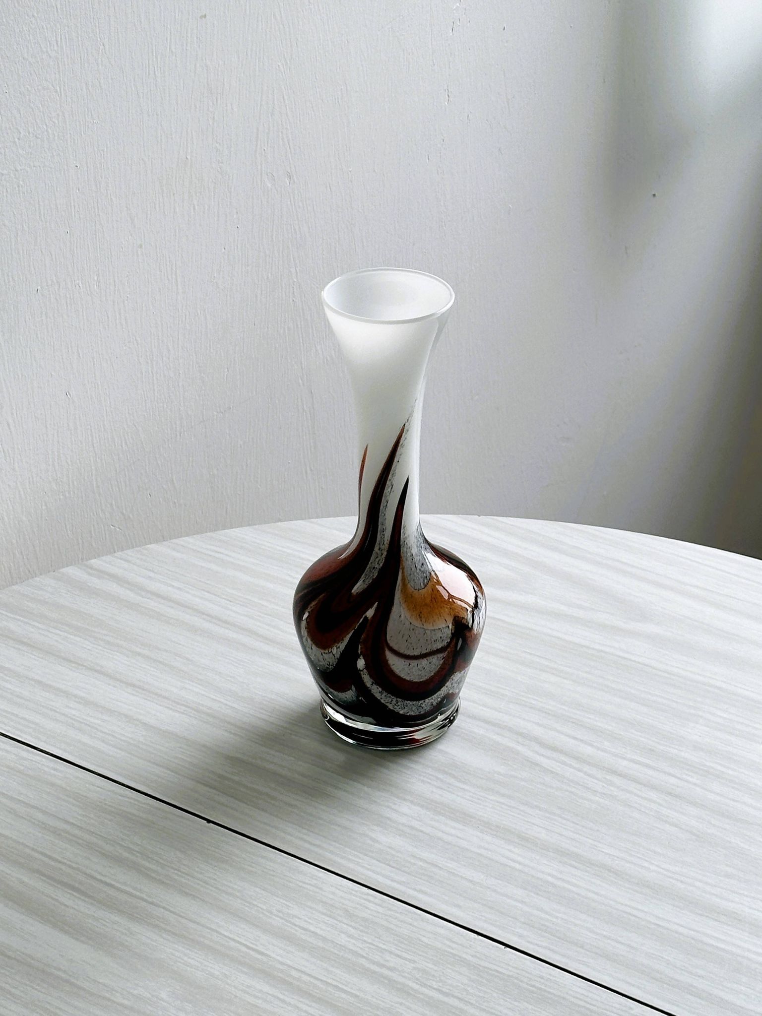 Vase en verre Opaline.