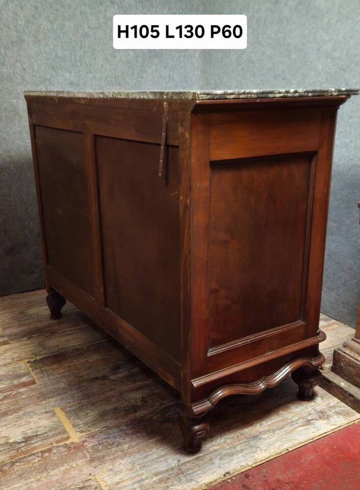 Buffet or sideboard with Venetian doors in Louis XV style made of walnut.
