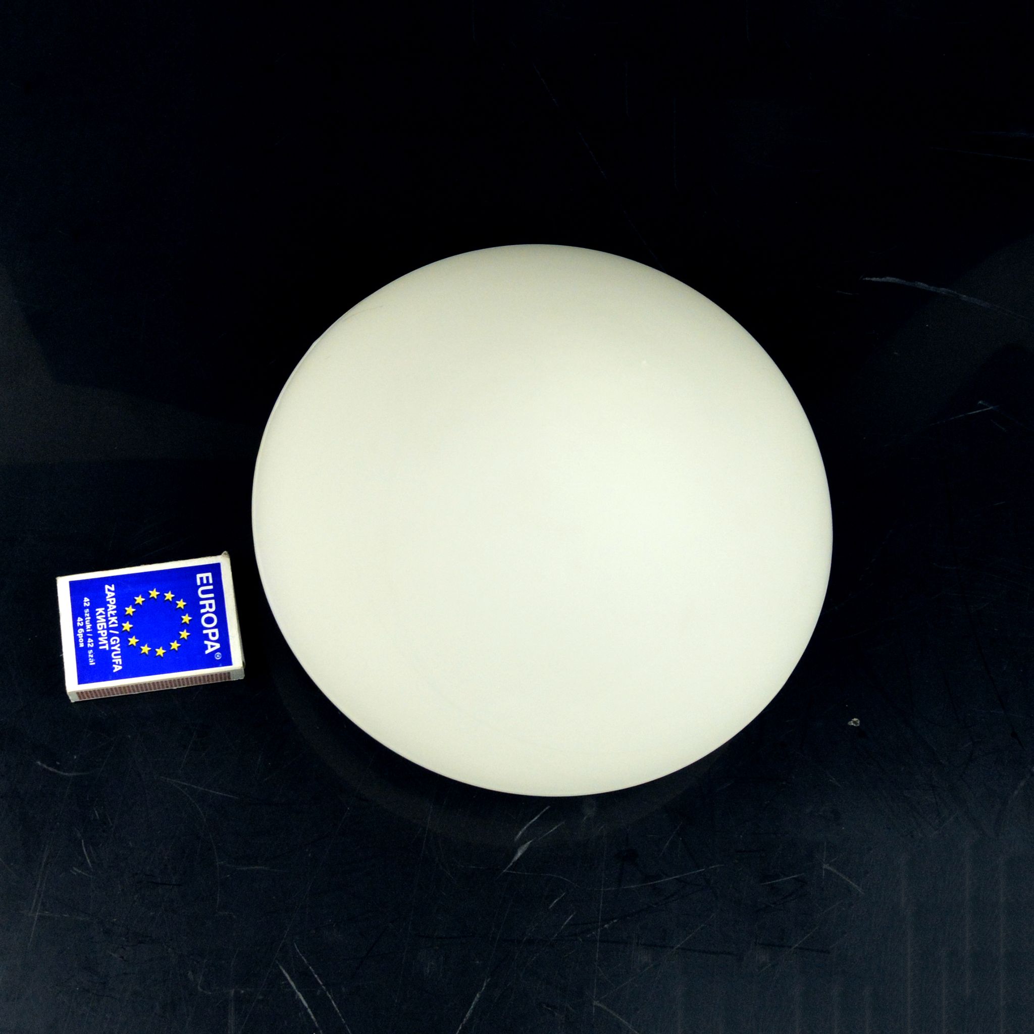 Plafonnier  blanc minimaliste des années 1980 Globo Lighting Allemagne