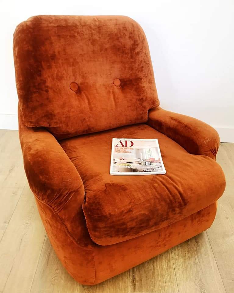 Fauteuil vintage en velours brique