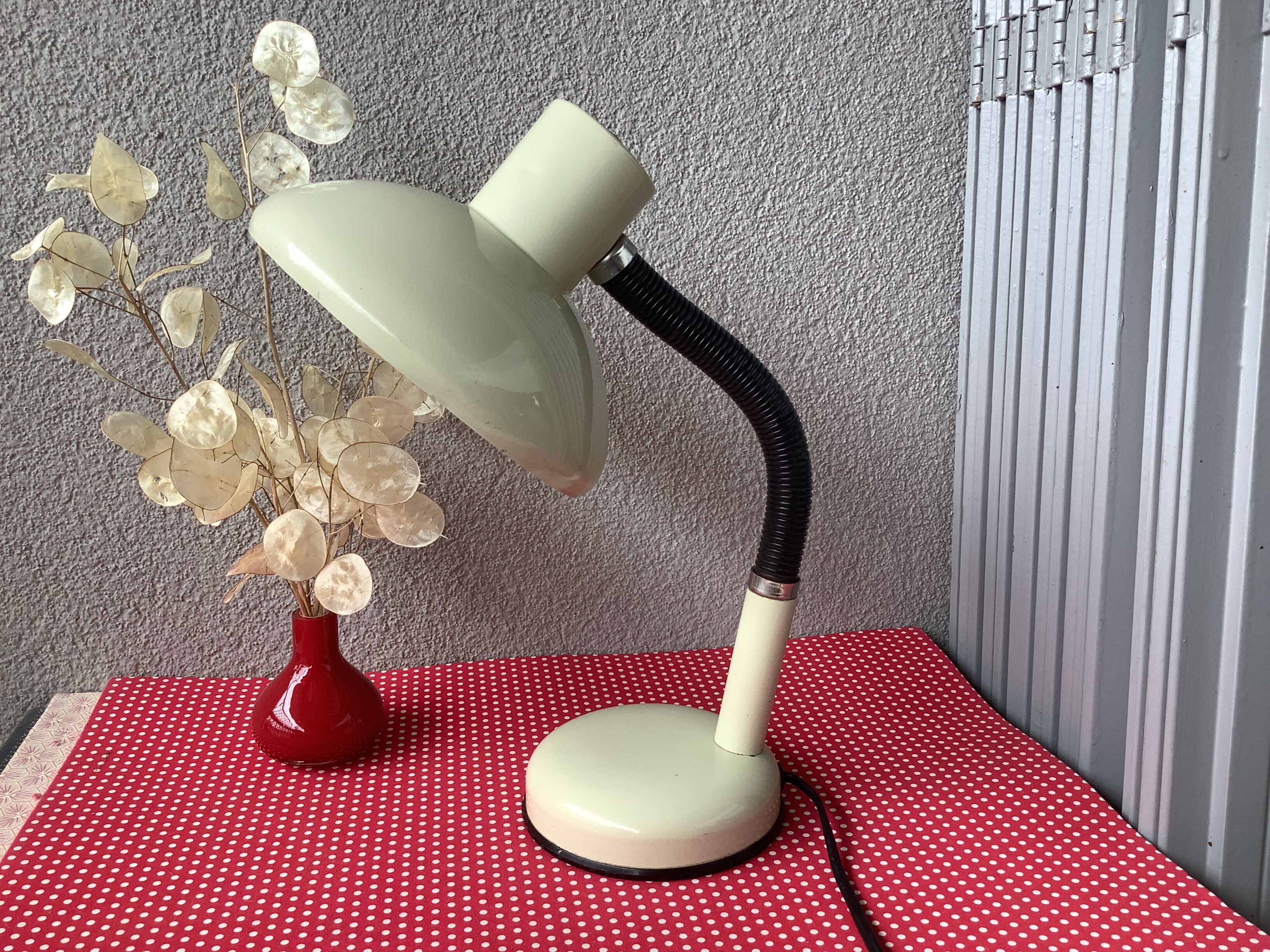 Lampe space age métal beige