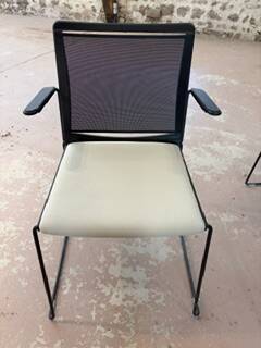 20 tables Ibebi Galileo et 20 chaises Tosca
