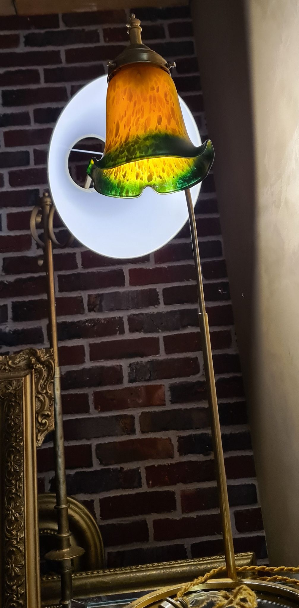 Art deco style lamp