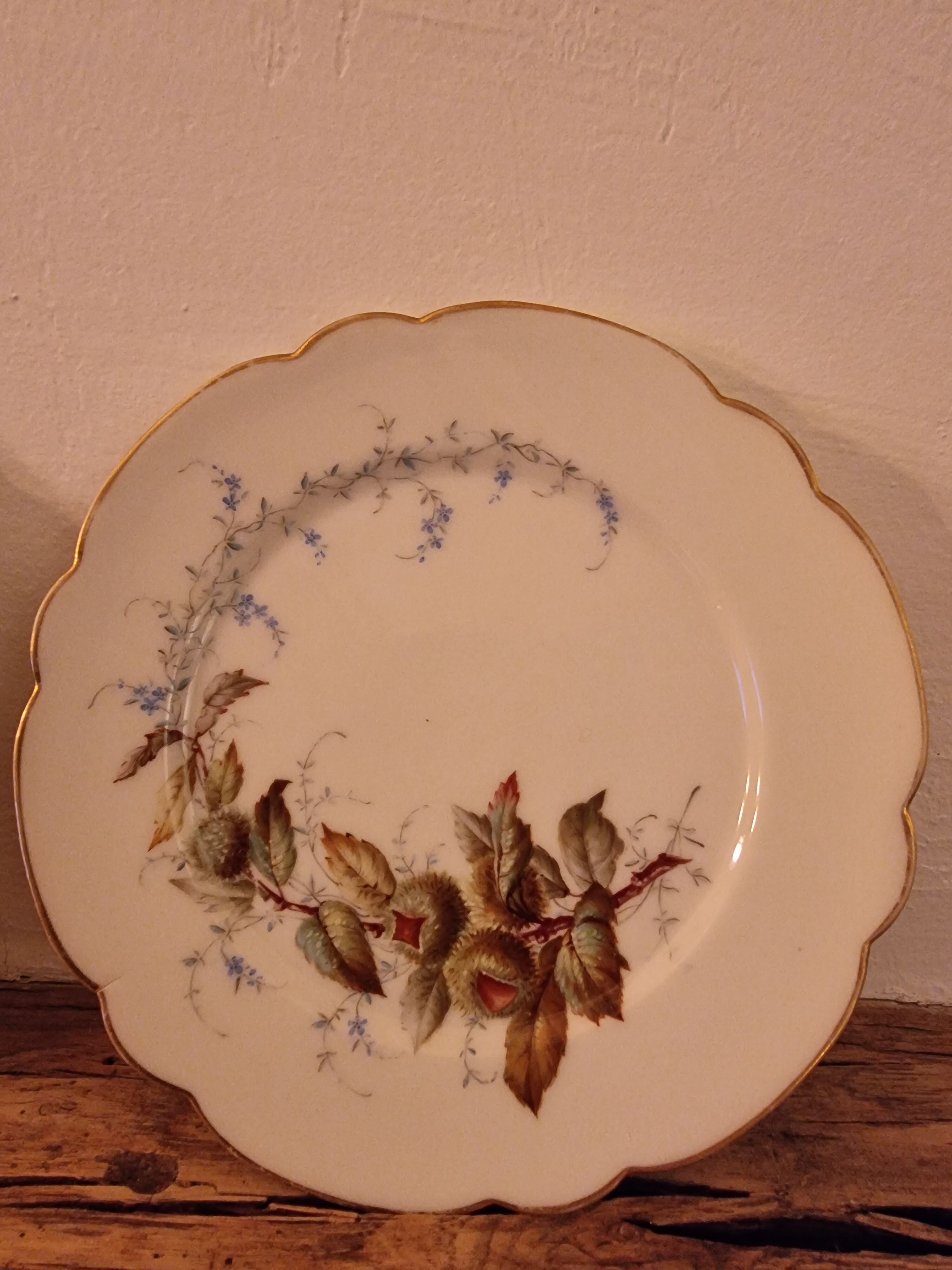 2 plates autumnal motifs