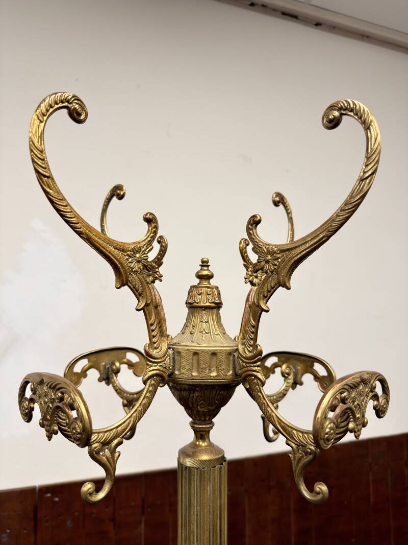 Porte-manteau classique en laiton antique