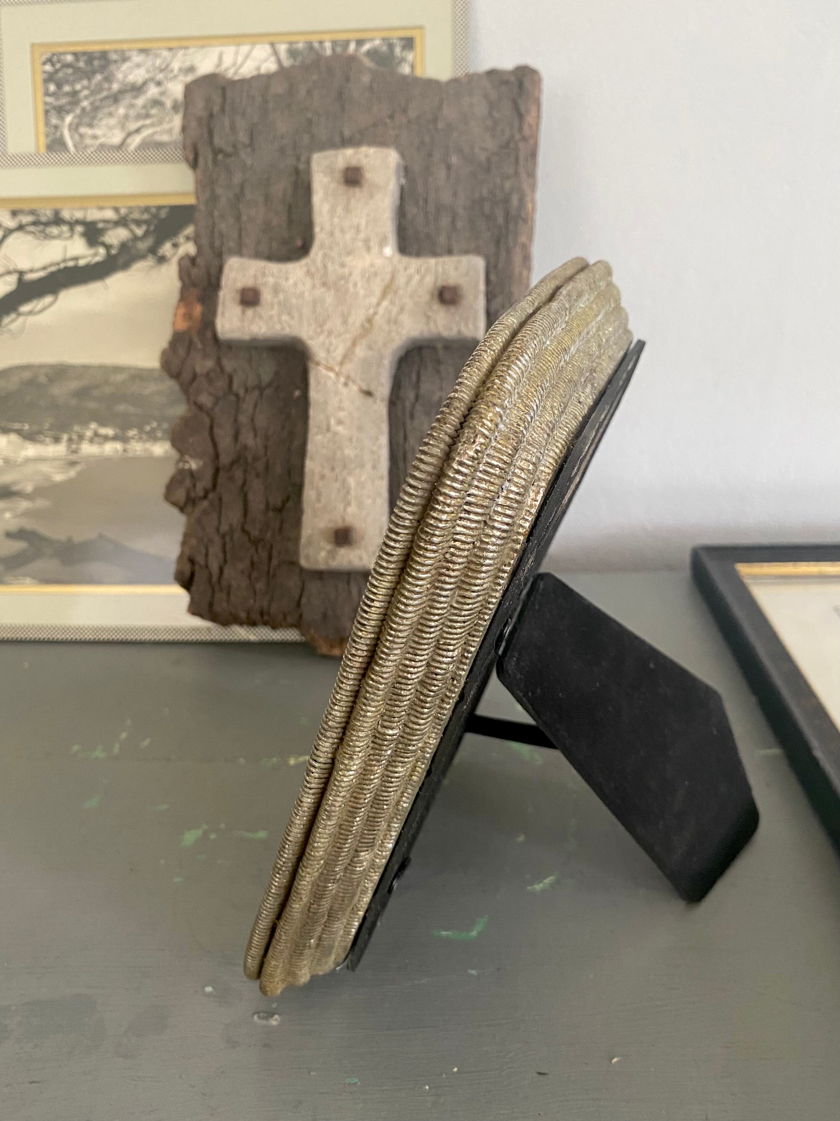 Metal pose photo frame