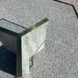 Table à manger plateau en verre/laiton, pied en travertin