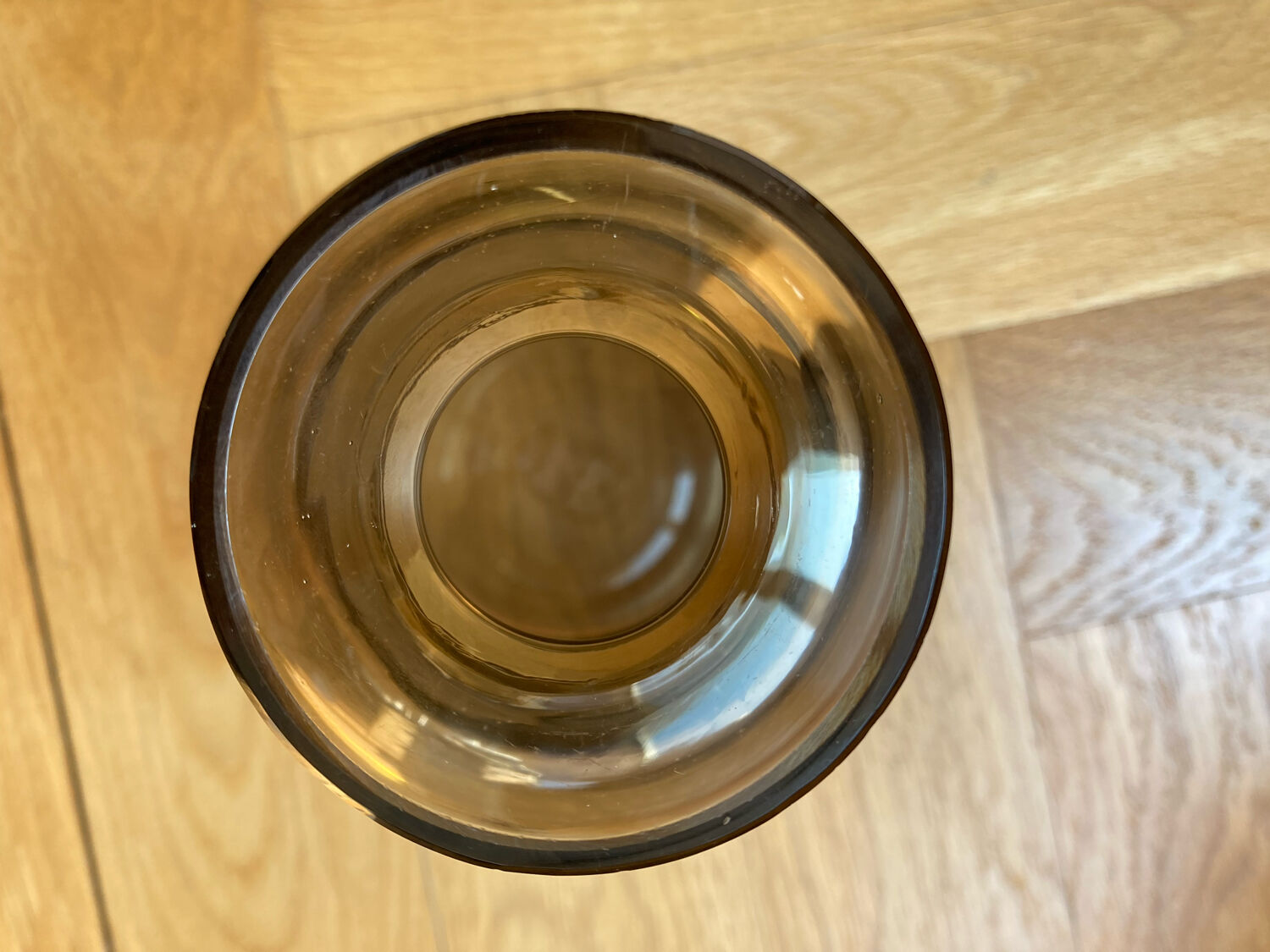 Carafe art déco en verre fumé
