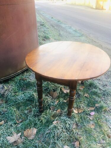 Extendable round table in walnut wood 1930