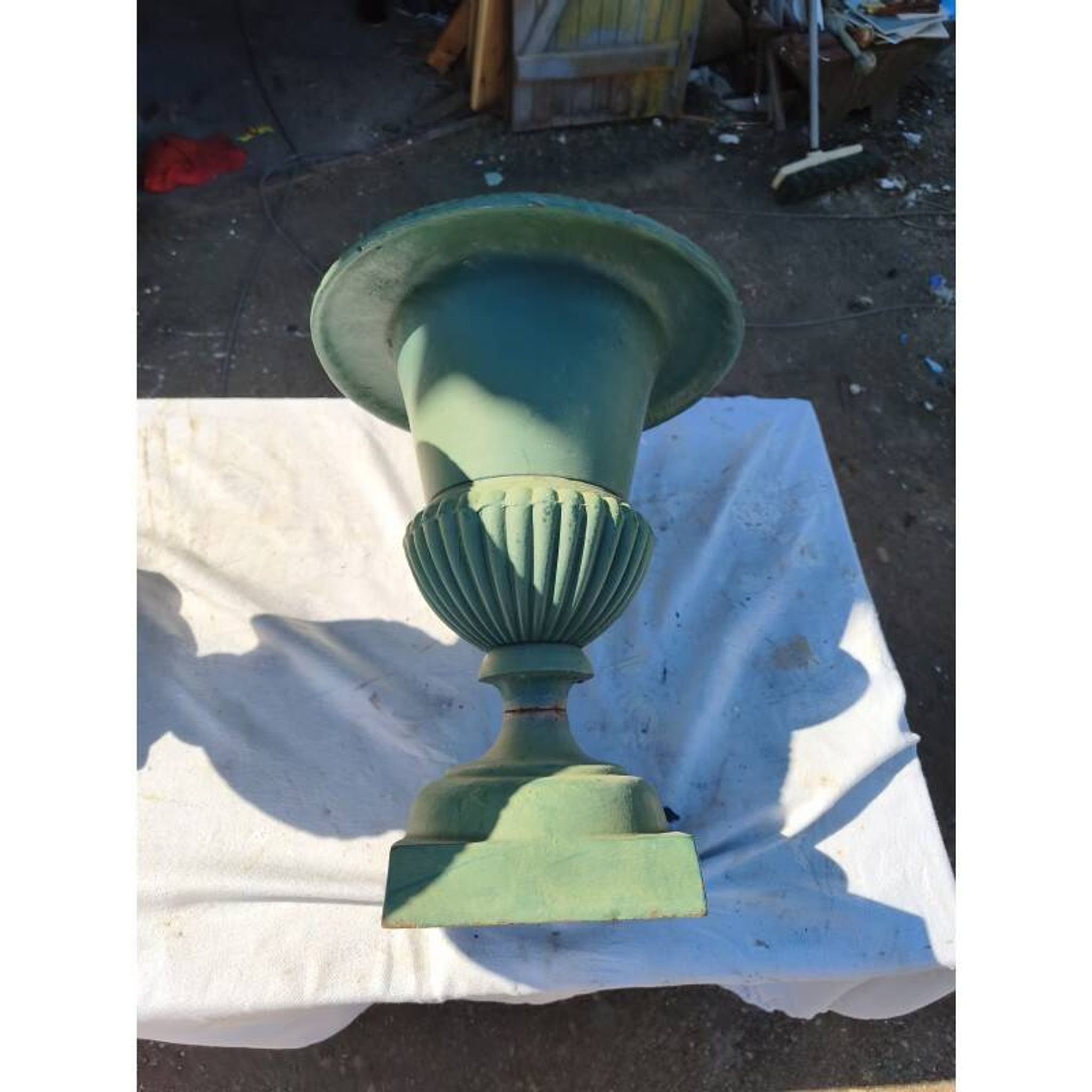 Paire de vases en fonte XIXe siècle Médicis