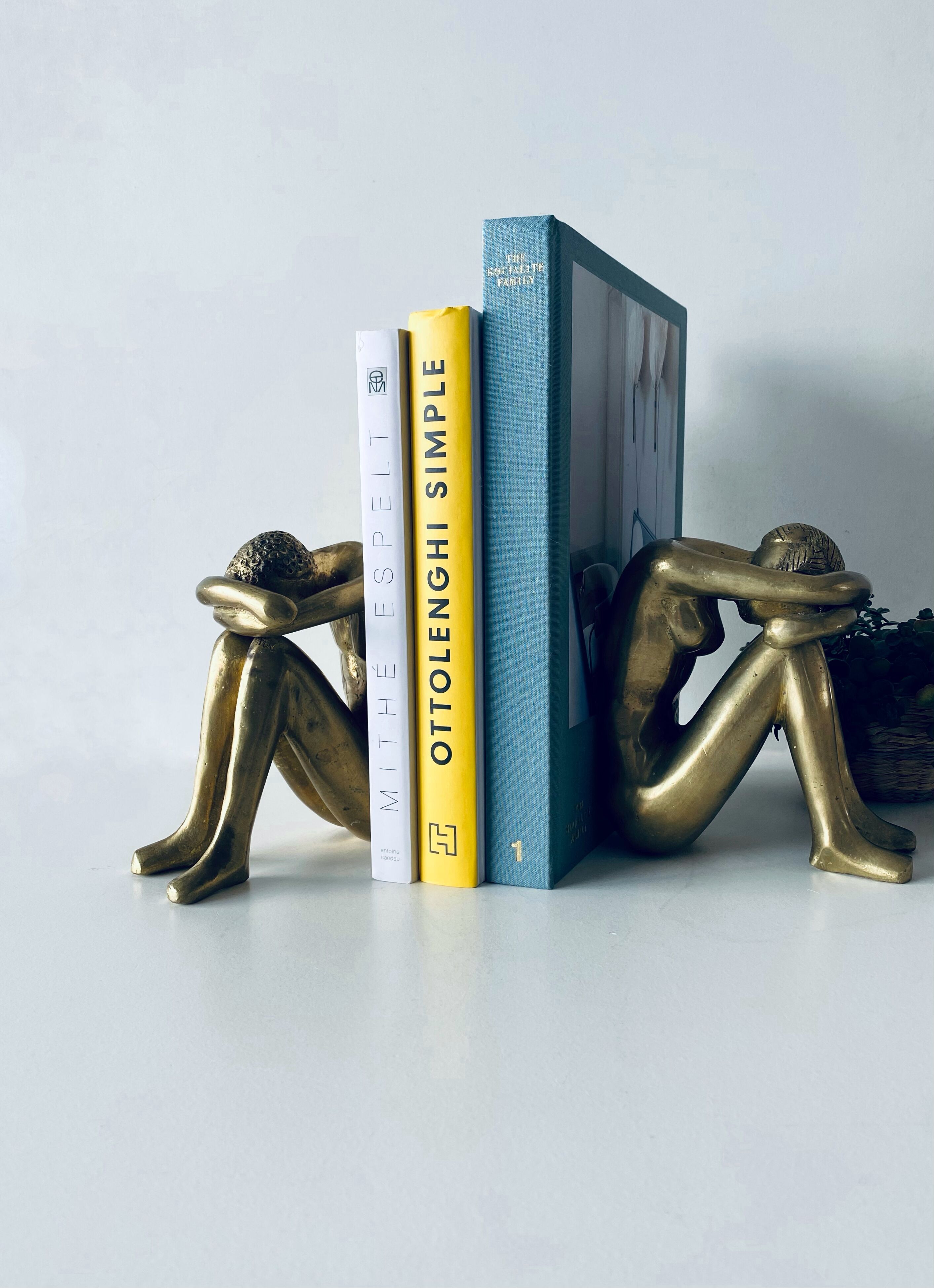 Couple carved in gilded bronze