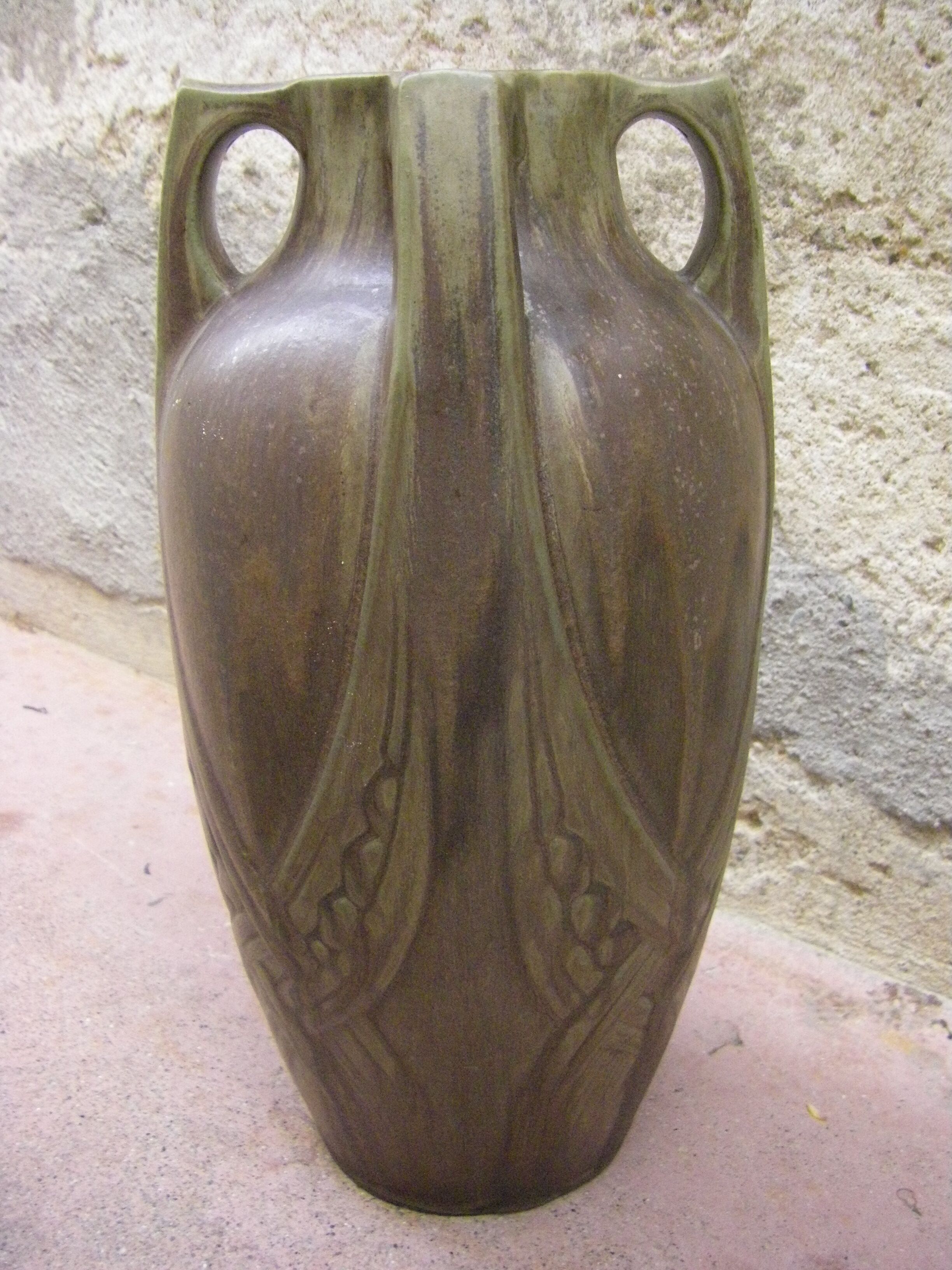 Denbac sandstone vase