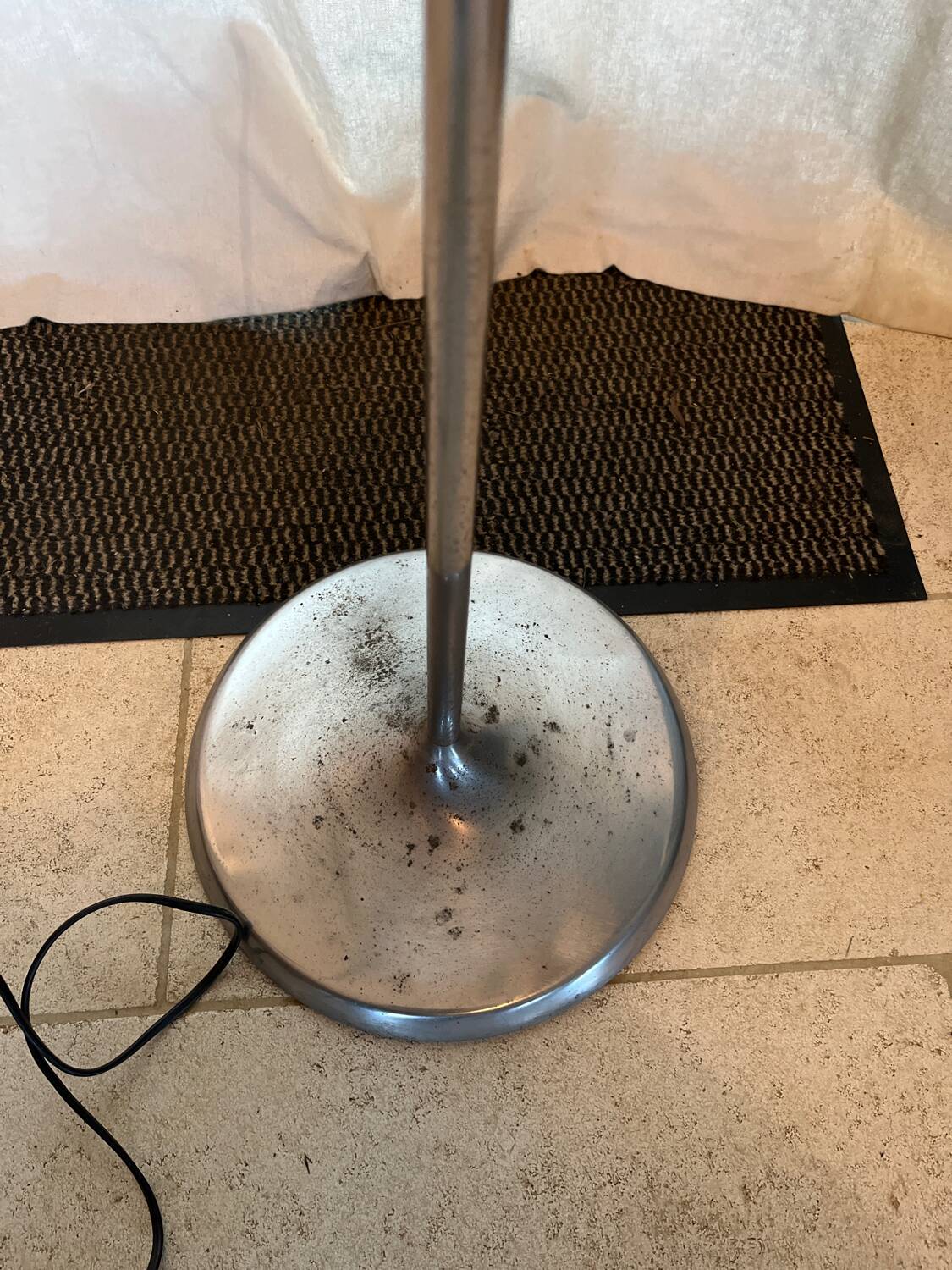 Lampadaire vintage en aluminium brossé par swisslamp