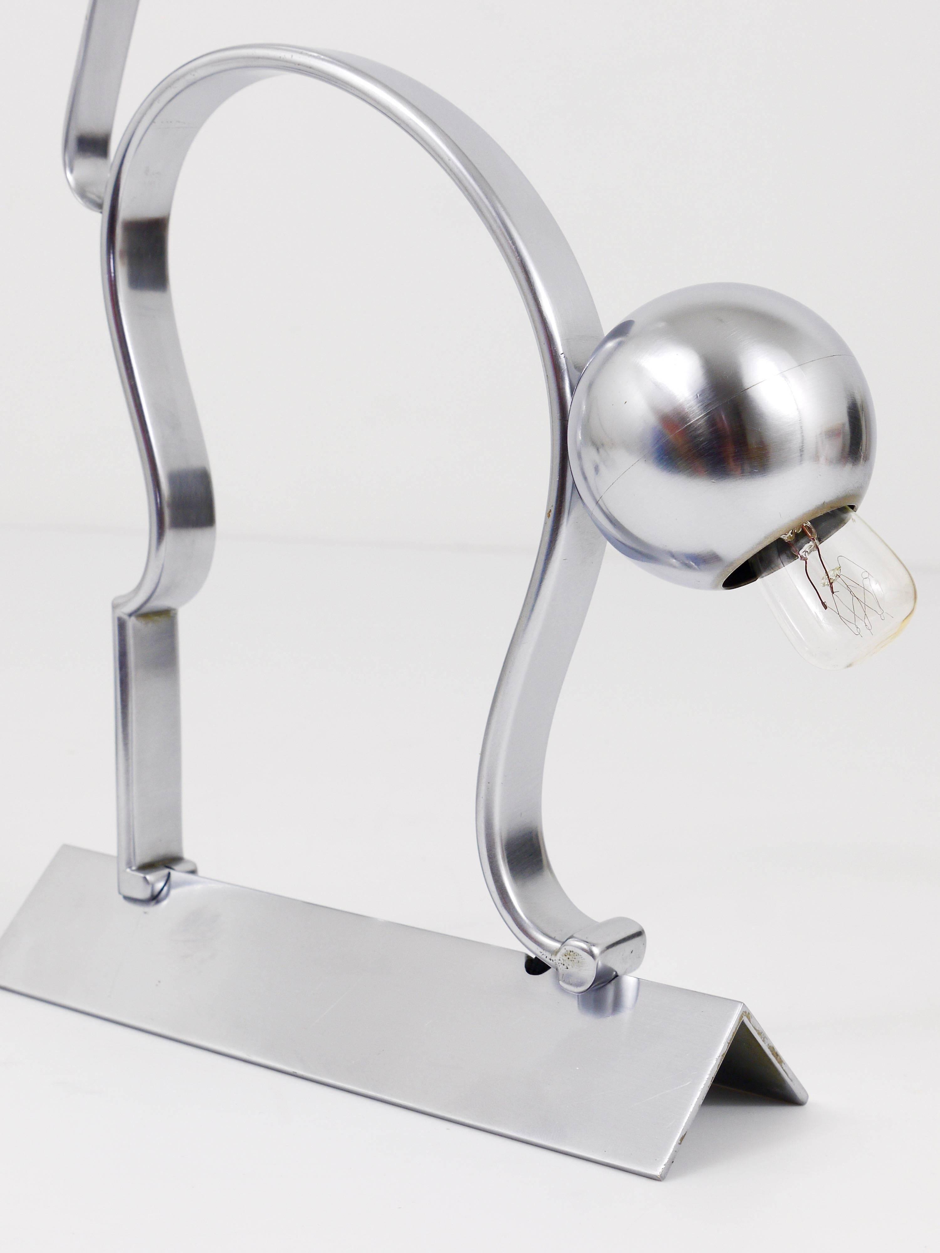 Table lamp sculpture of a cat in the Hagenauer style from the 1930s Art Deco.