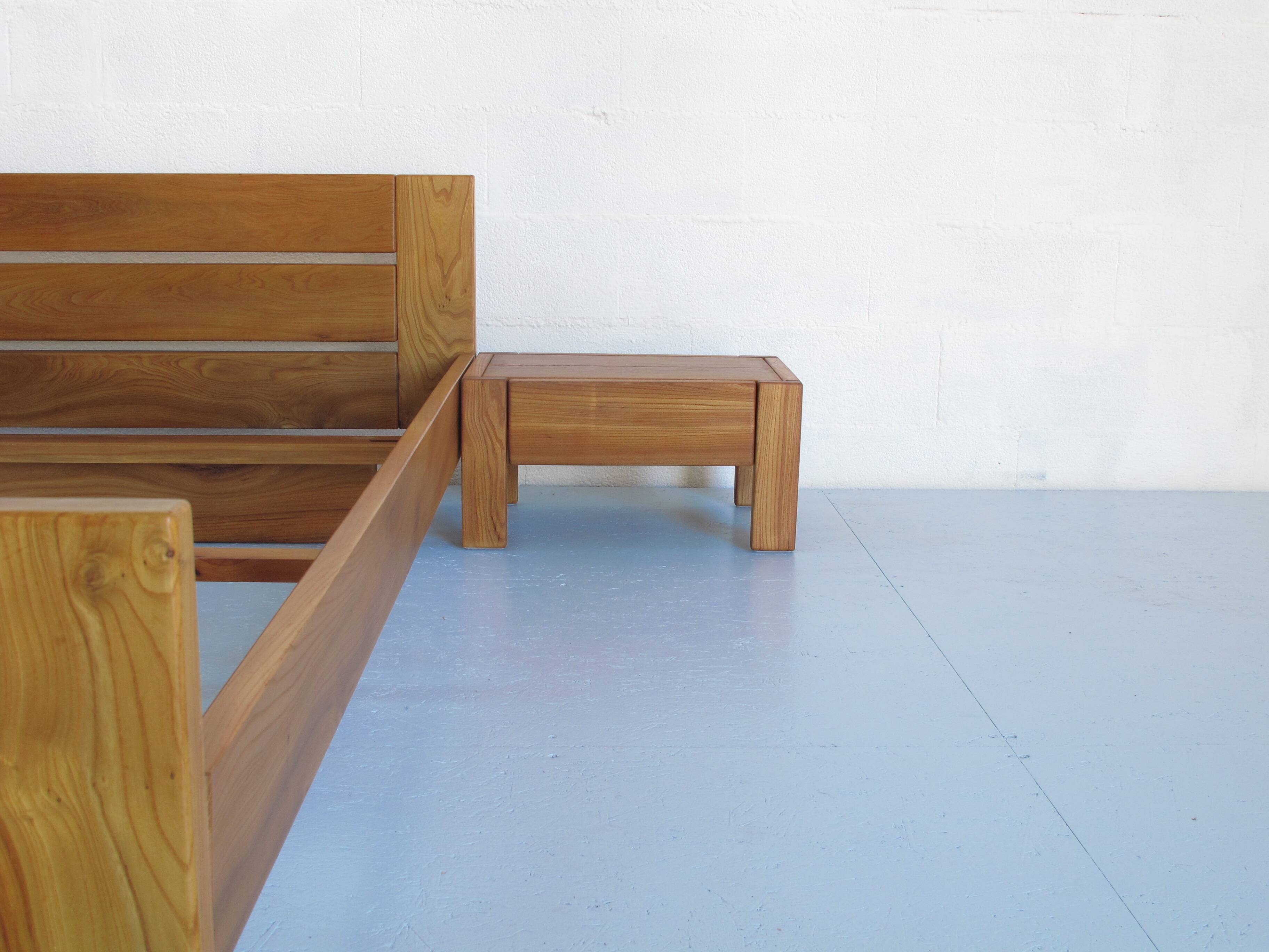 Regain solid elm bed