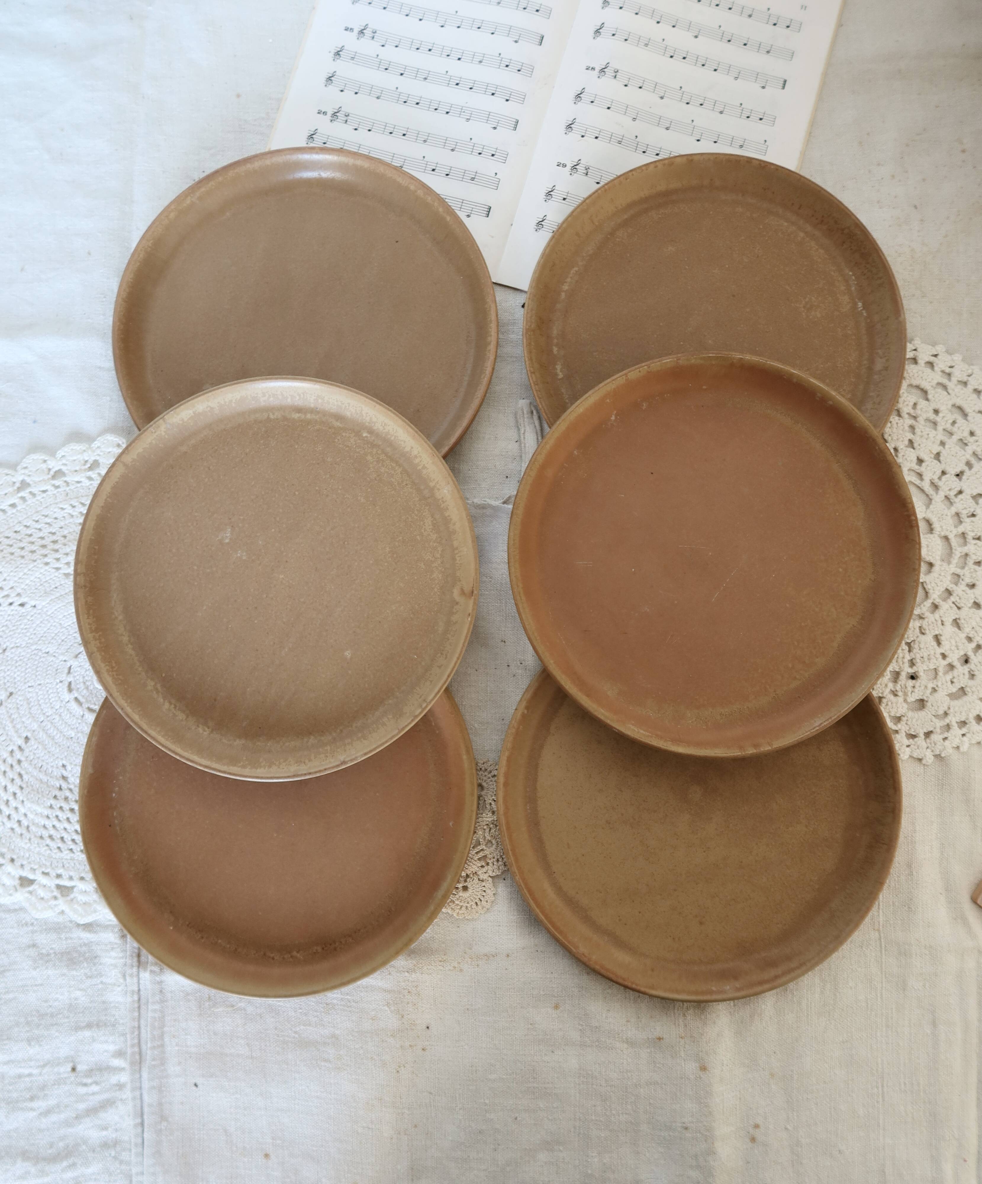 6 vintage stoneware dinner plates