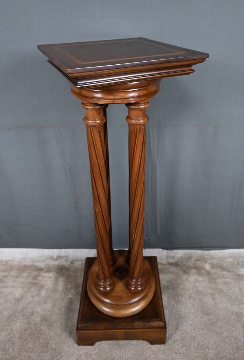 Swivelling stool in walnut, neo-Gothic style – 1900
