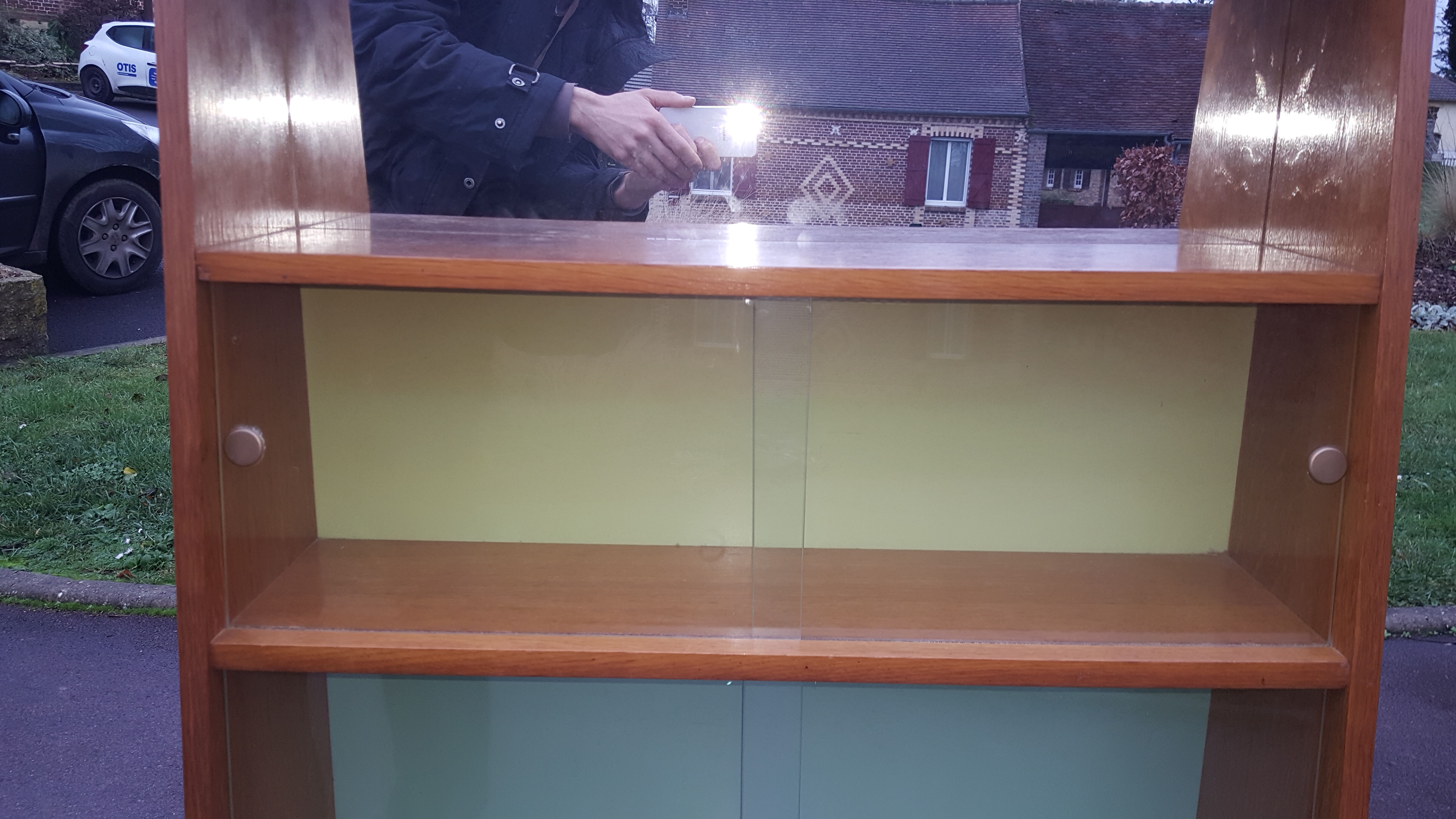 Showcase garlic by Pierre guariche