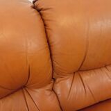 Vintage cognac camel leather canapé from the 1970s.