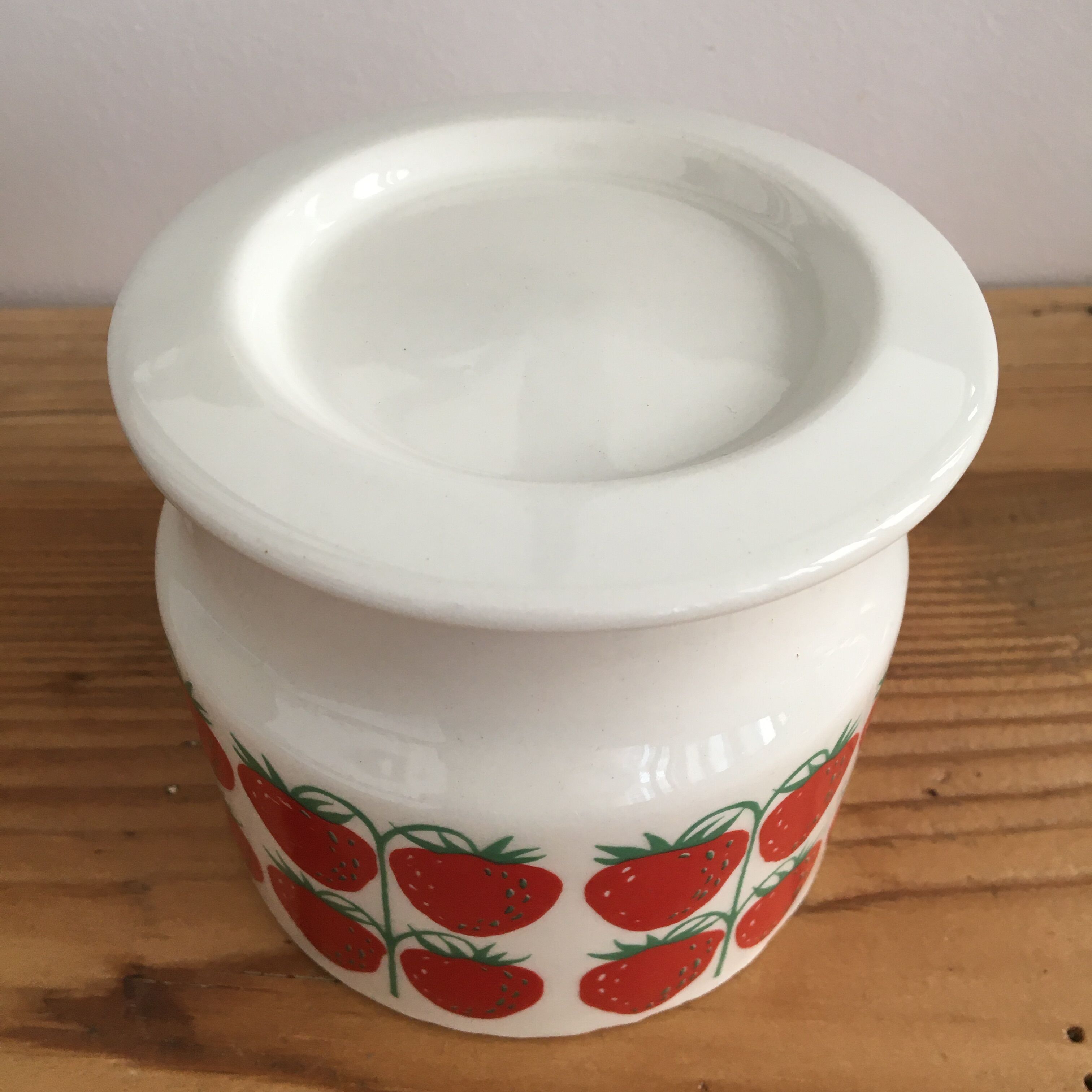 jam jar pattern strawberries manufacture Arabia Finland